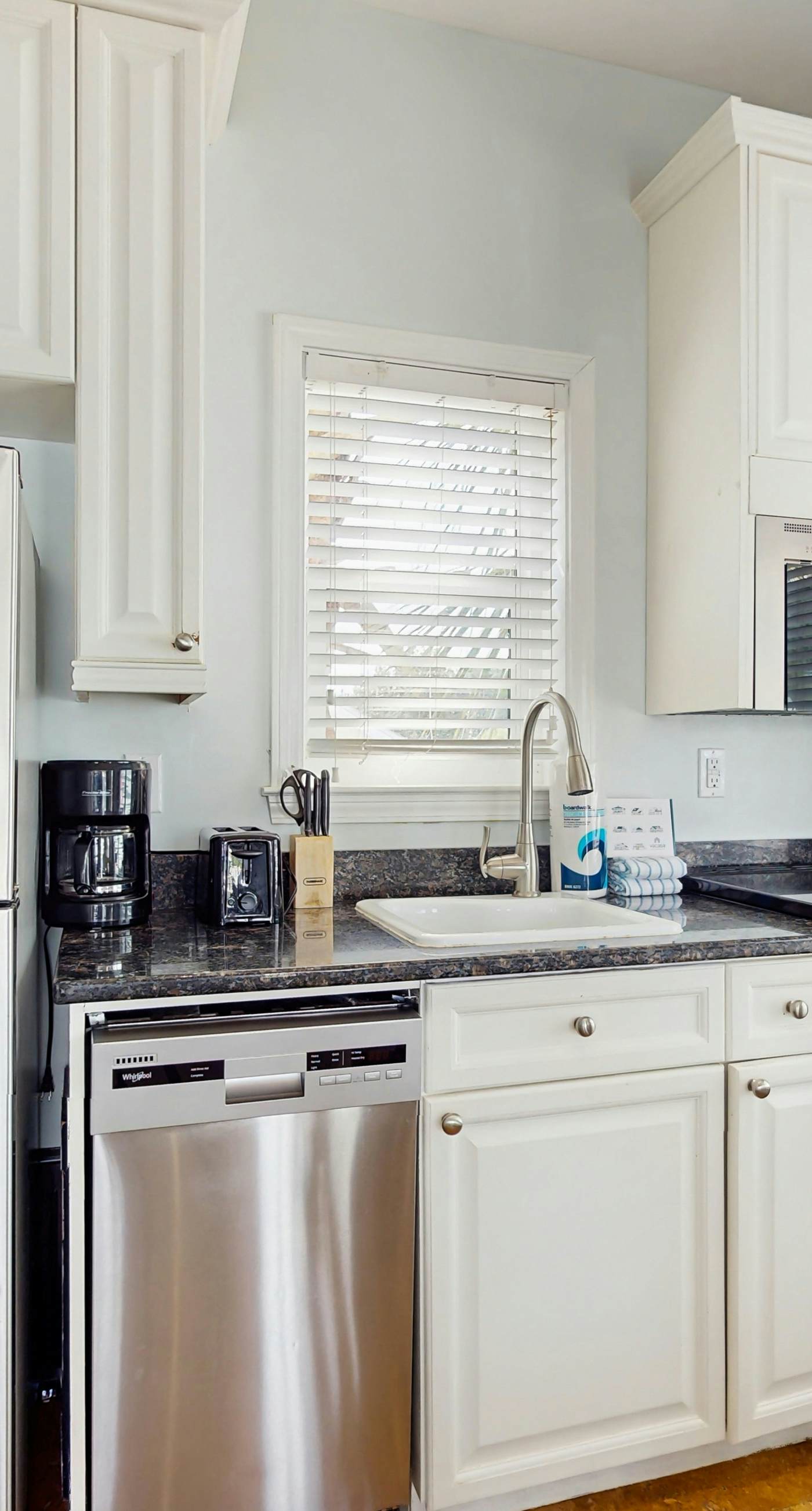 Gorgeous, private, coastal home with a shared pool, fitness room