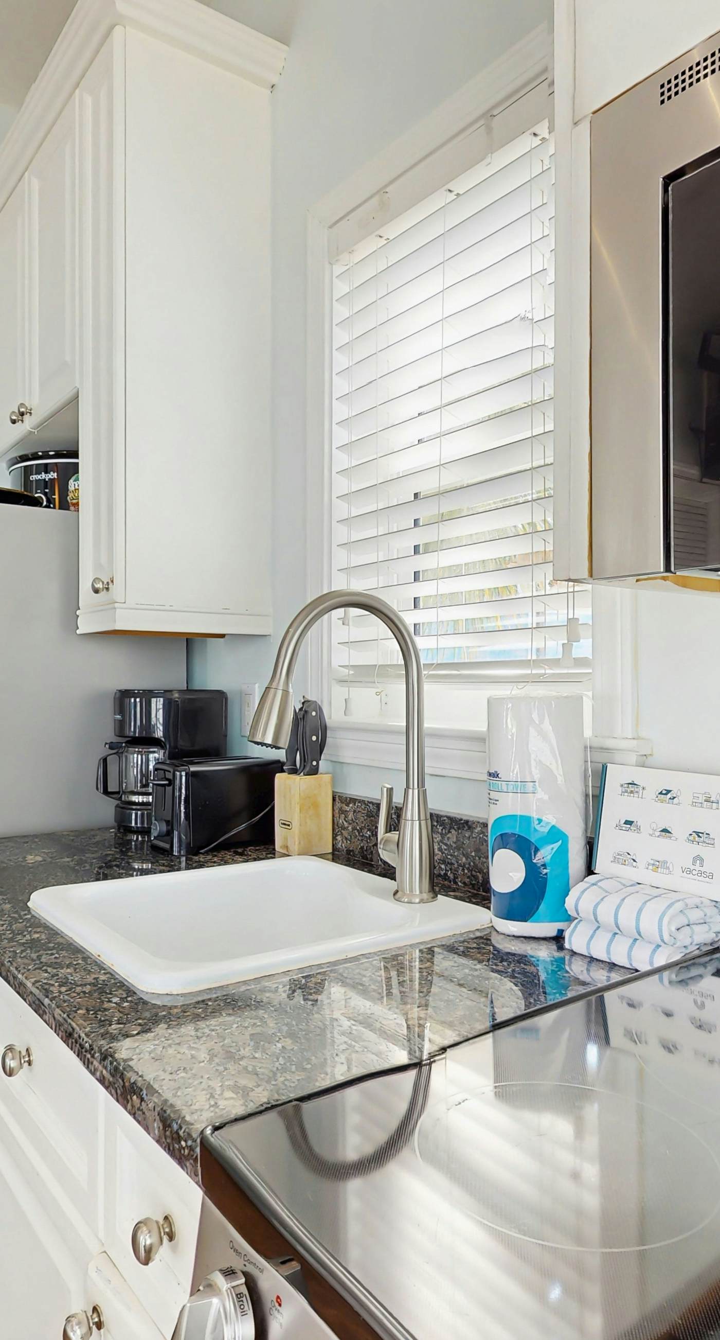 Gorgeous, private, coastal home with a shared pool, fitness room