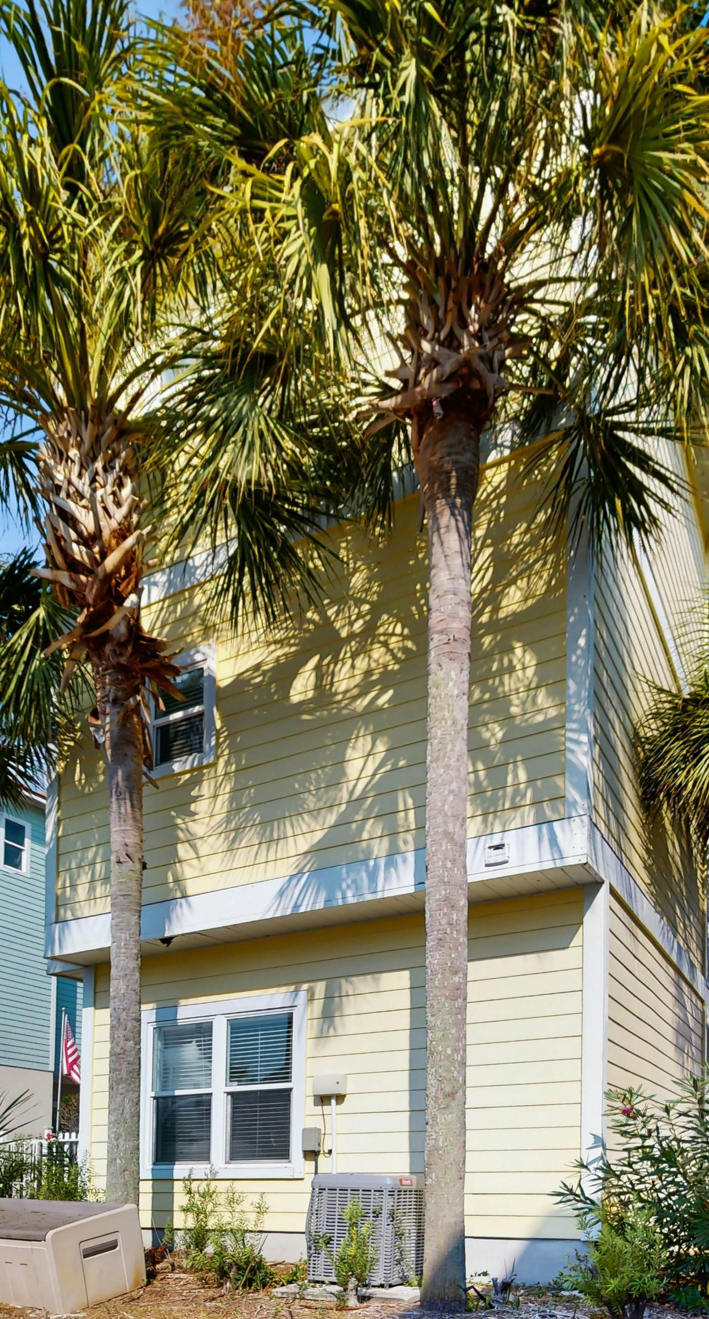 Gorgeous, private, coastal home with a shared pool, fitness room