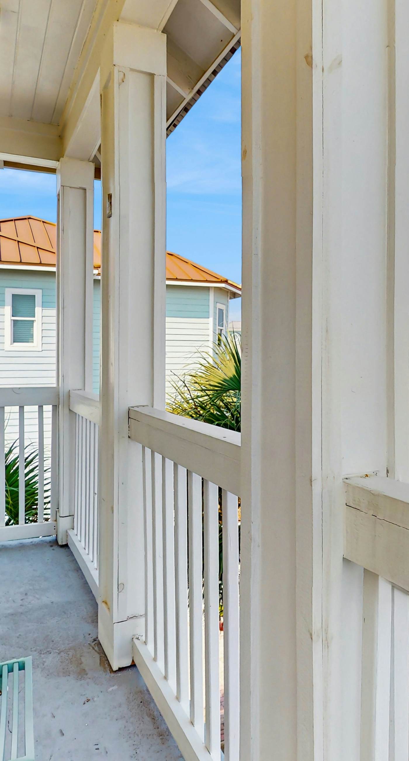 Gorgeous, private, coastal home with a shared pool, fitness room