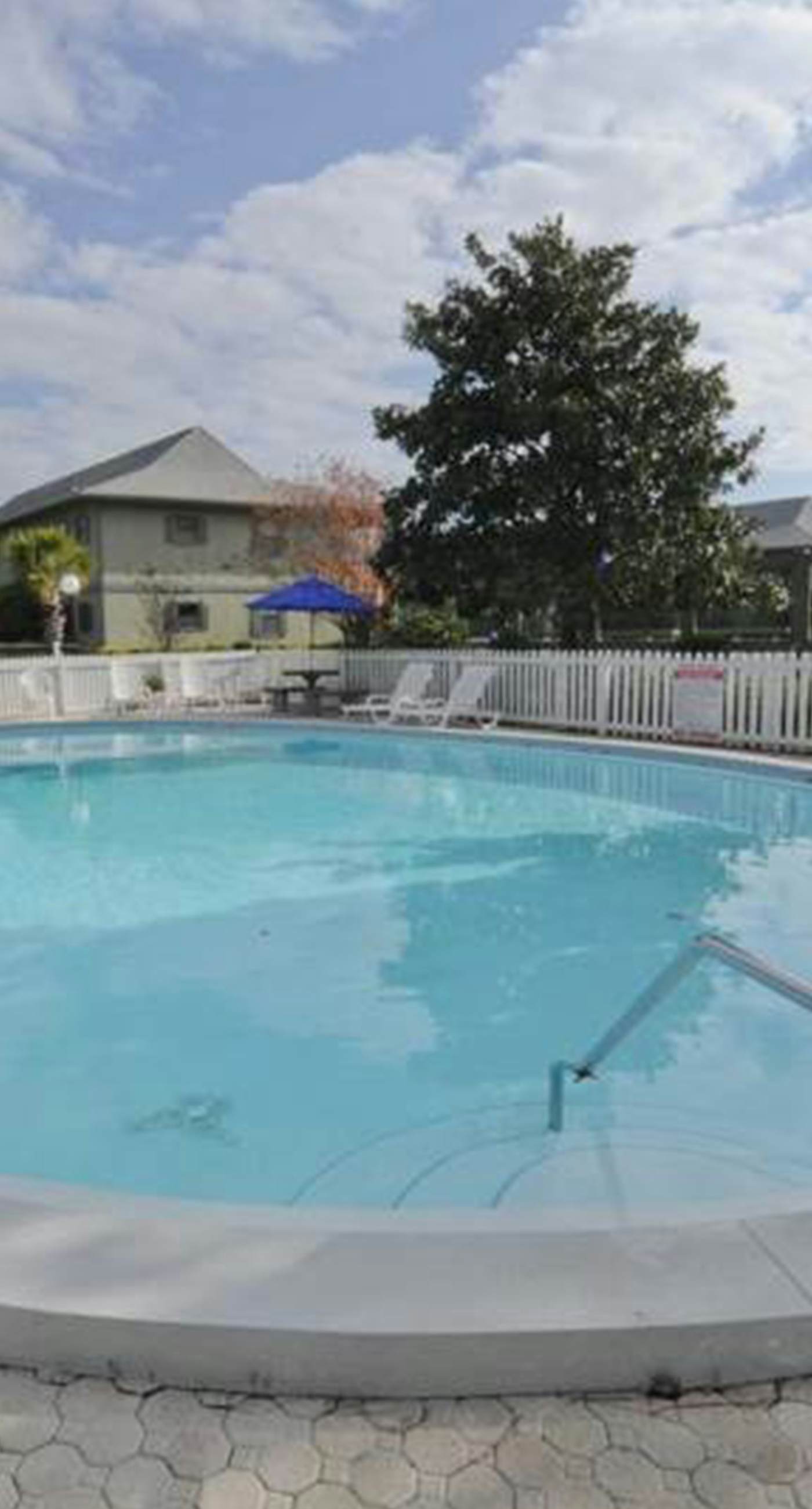 Cute ground floor condo with shared pool, access to shuffleboard and tennis