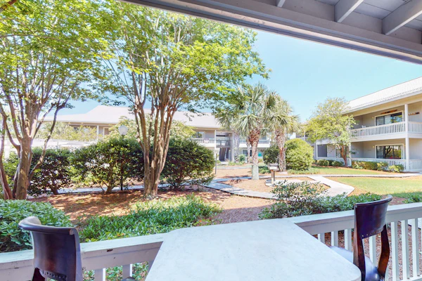 Cute ground floor condo w/ shared pool, access to shuffleboard and tennis