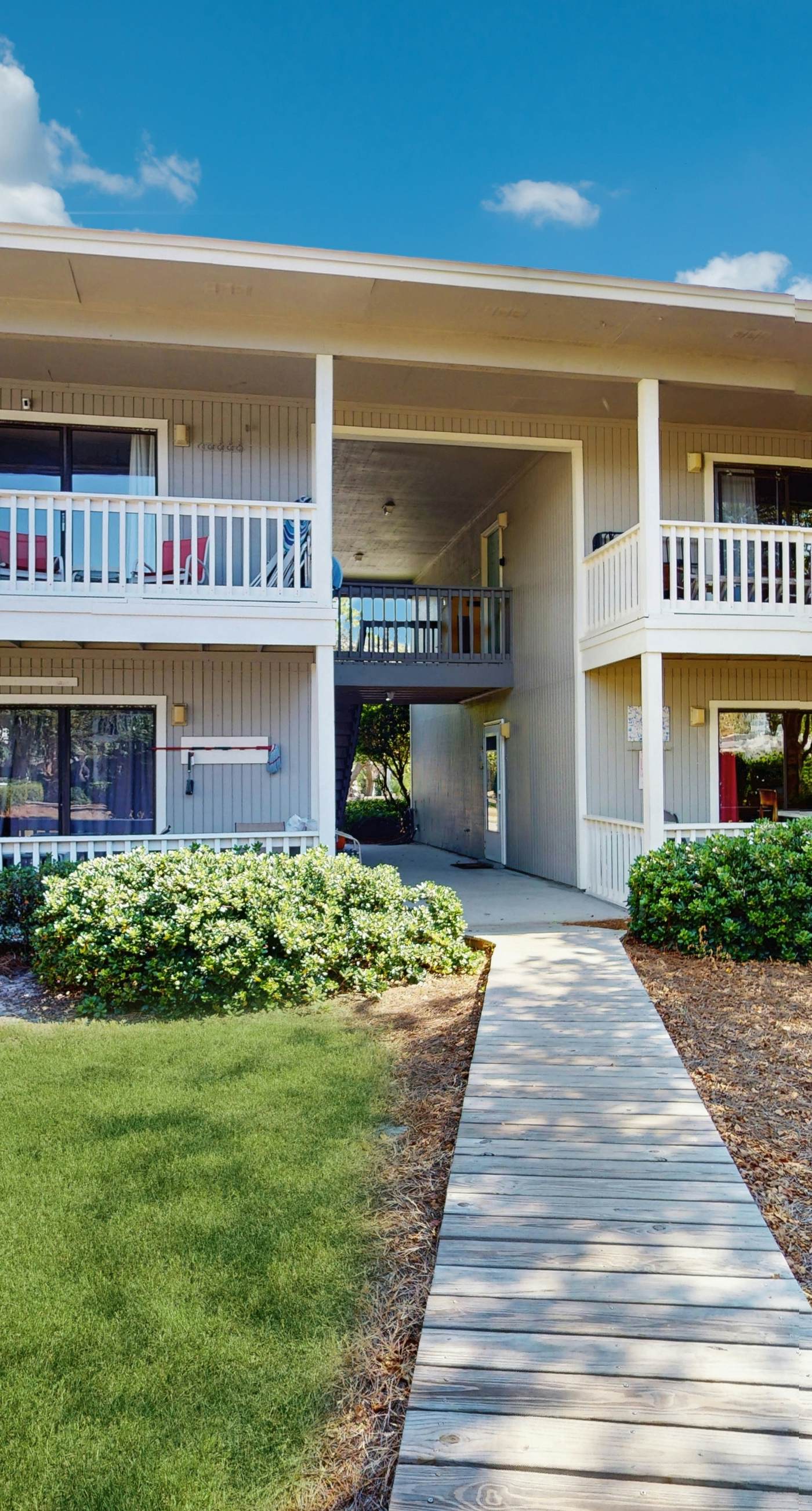 Cute ground floor condo with shared pool, access to shuffleboard and tennis