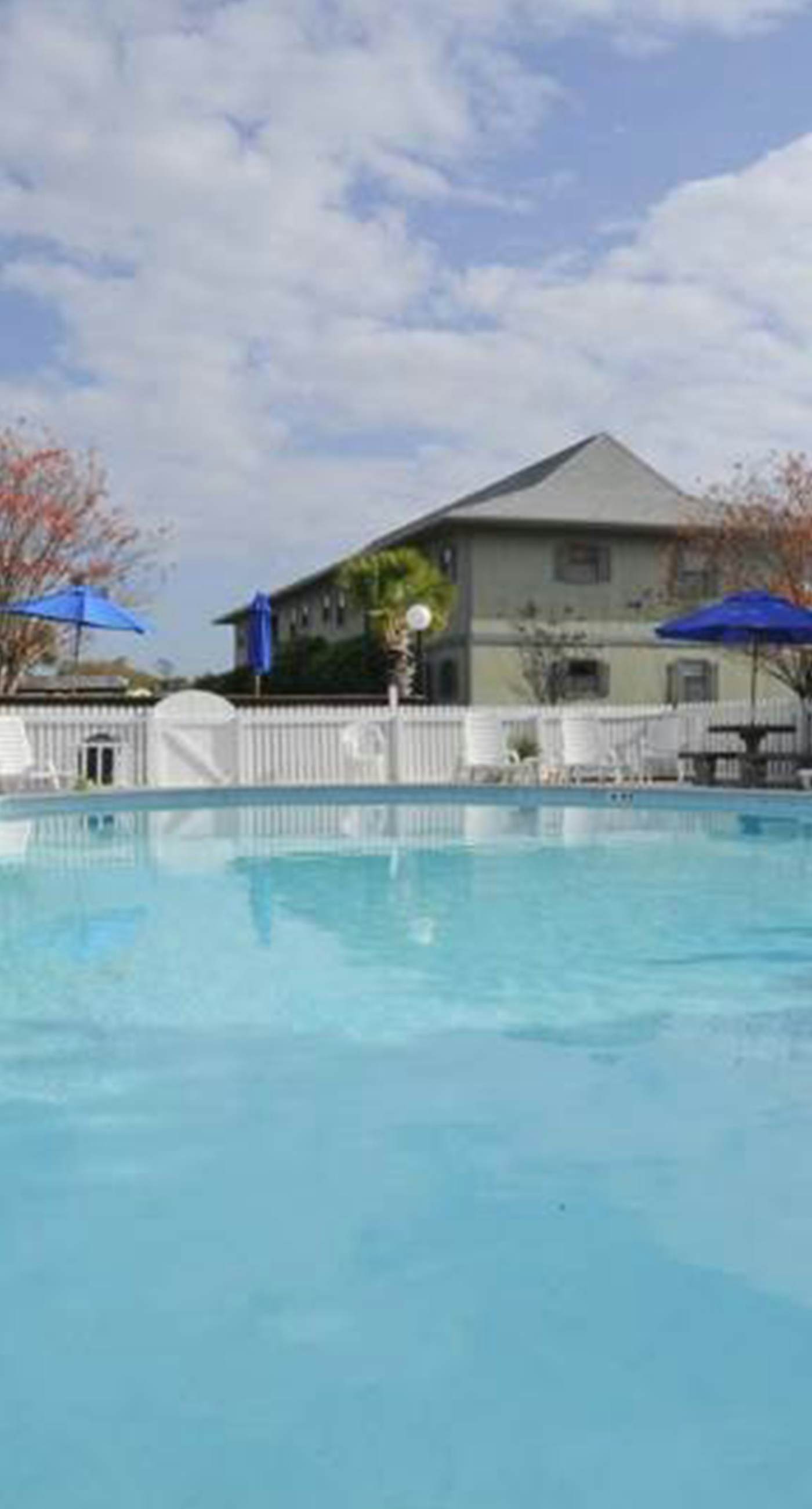 Cute ground floor condo with shared pool, access to shuffleboard and tennis