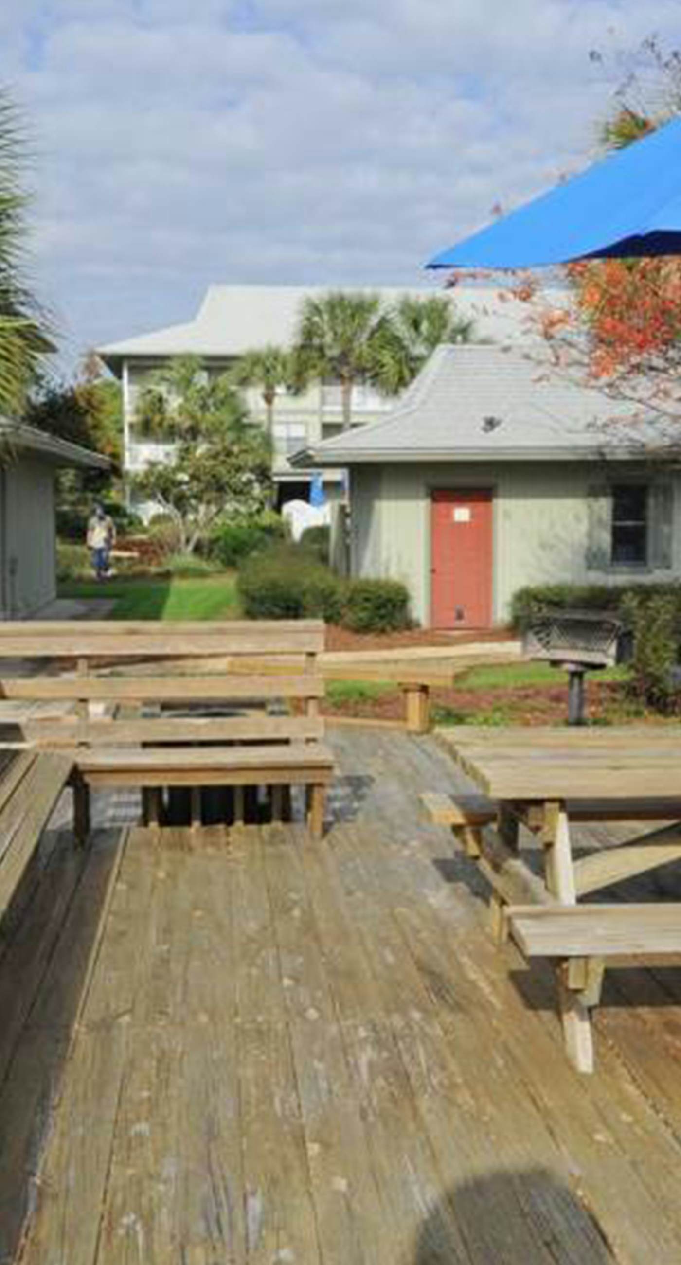 Cute ground floor condo with shared pool, access to shuffleboard and tennis