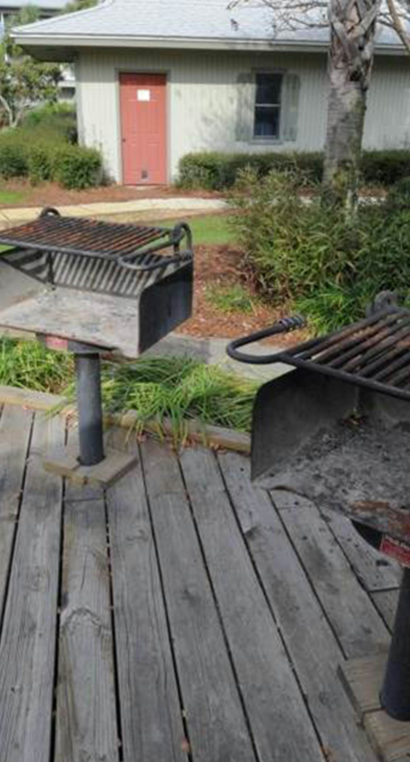 Cute ground floor condo with shared pool, access to shuffleboard and tennis