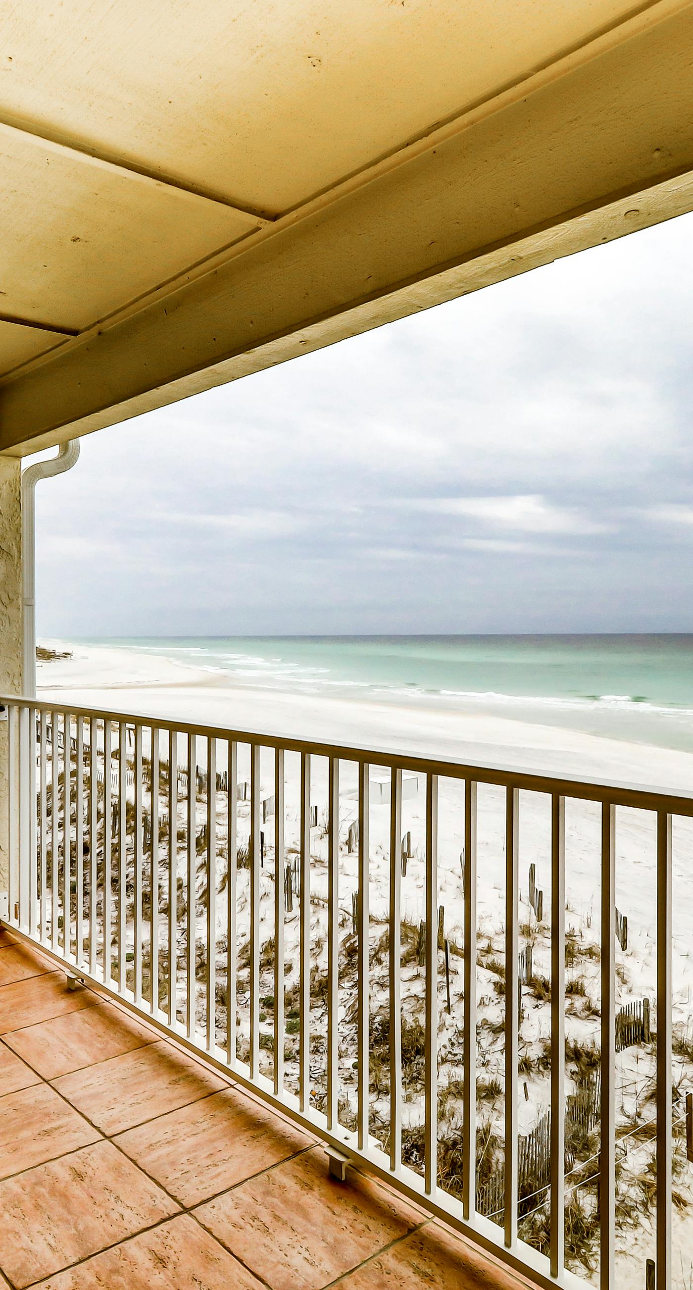 Picturesque gulf-front condo on 30A Steps to beach Charcoal grills on-site