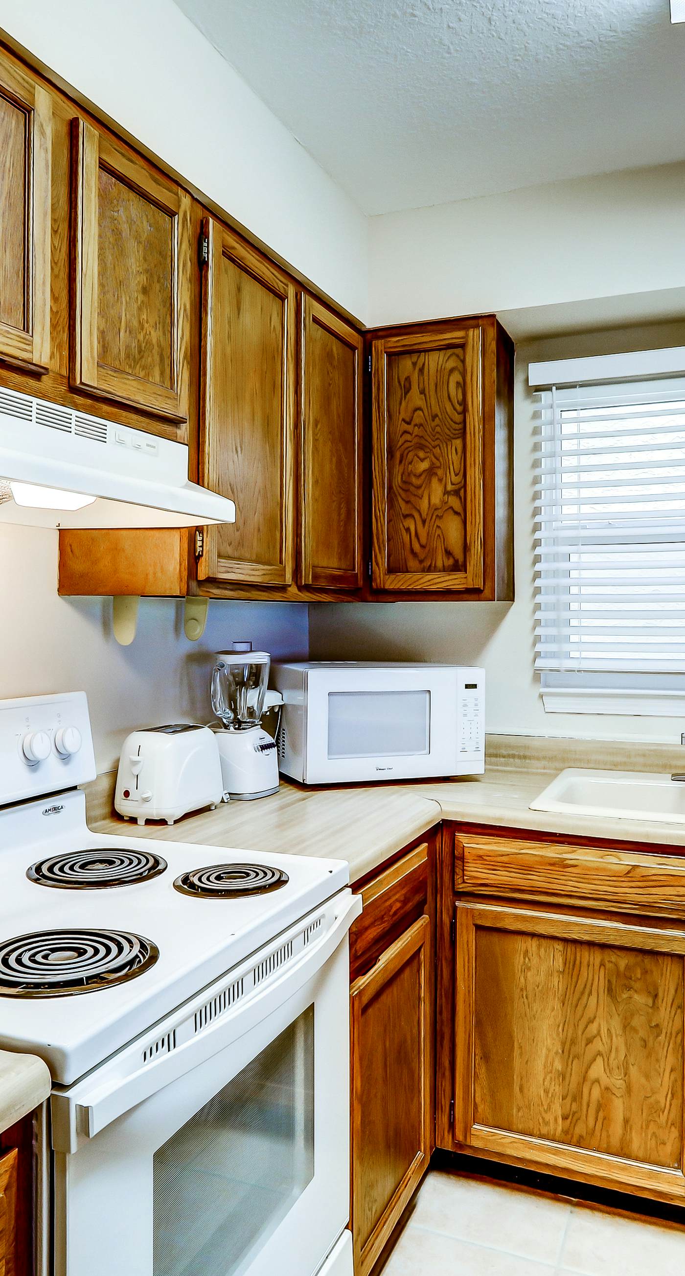 Picturesque gulf-front condo on 30A Steps to beach Charcoal grills on-site