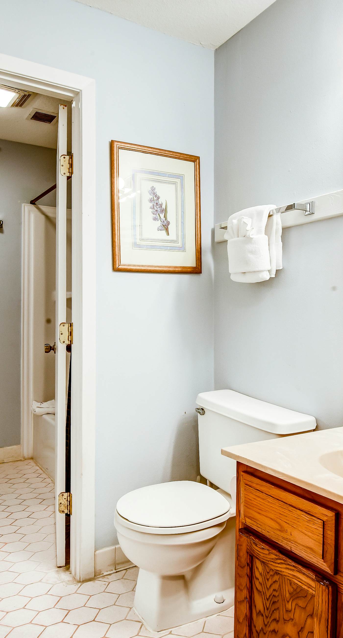 Picturesque gulf-front condo on 30A Steps to beach Charcoal grills on-site