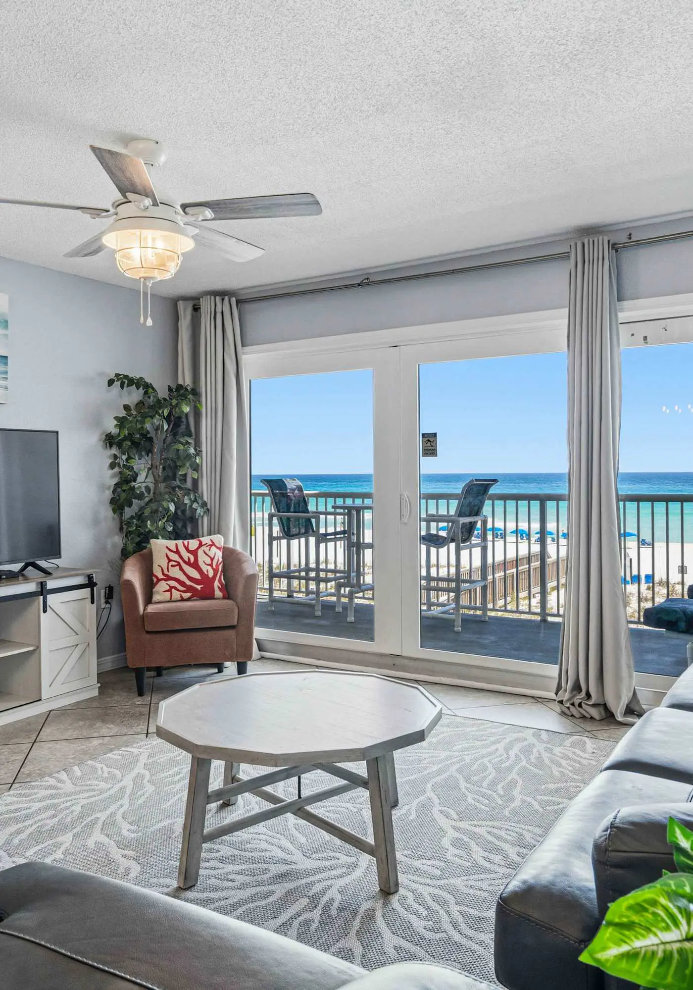 Islander E 3010 - Comfy beachfront condo with central AC, pool access, ocean view, and washer&dryer