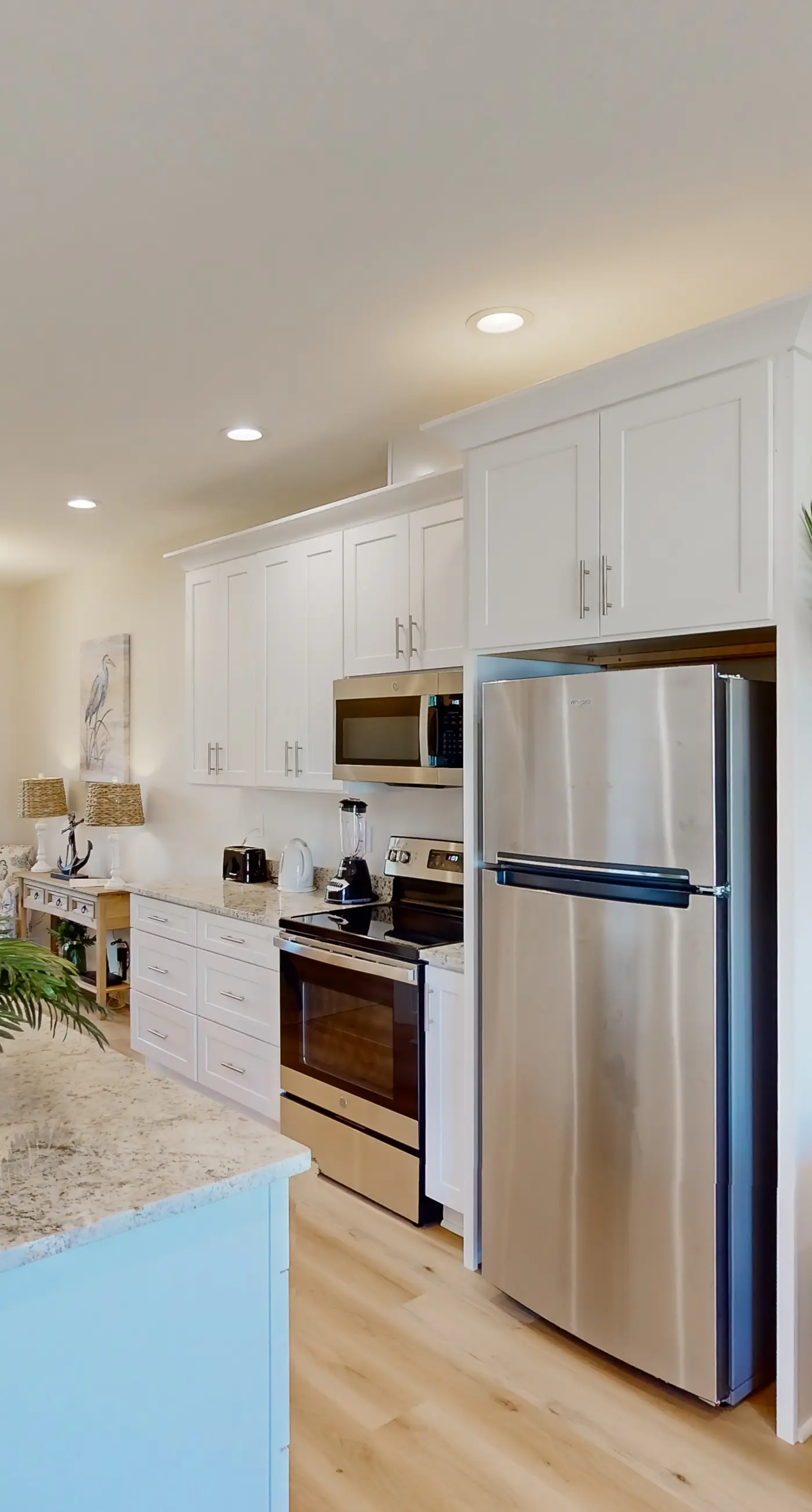 Dog-Friendly Home with WIFI and Washer-Dryer, stunning lake views