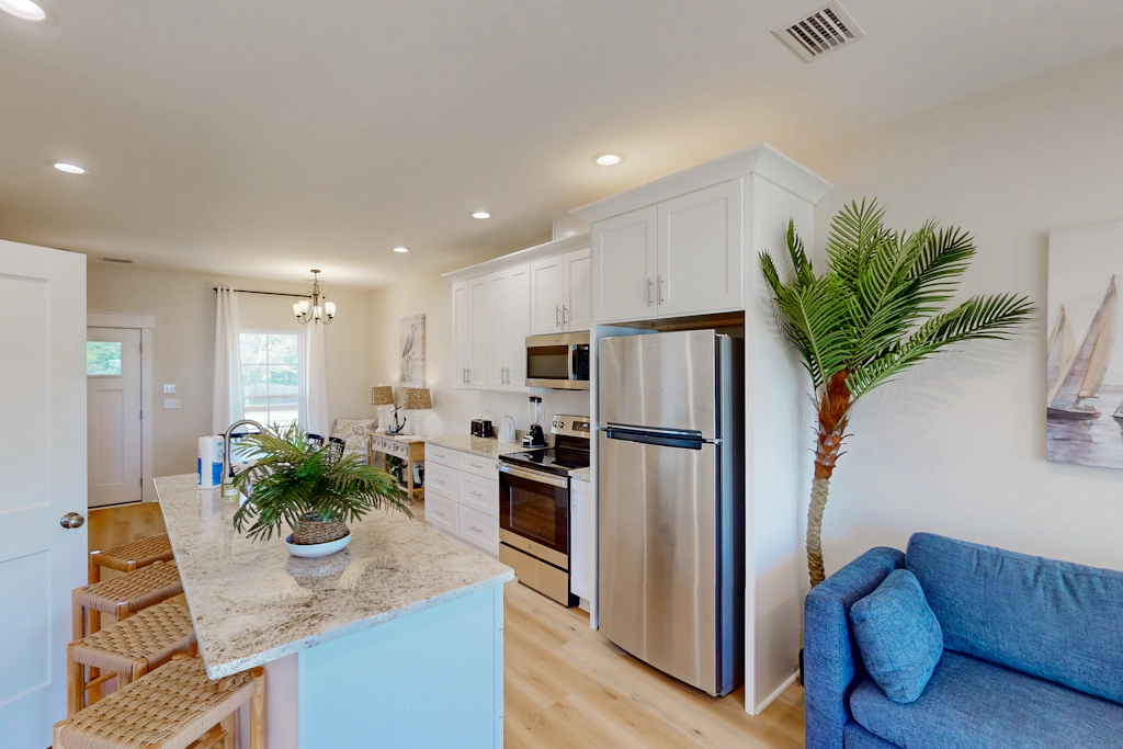 Dog-Friendly Home with WIFI and Washer-Dryer, stunning lake views