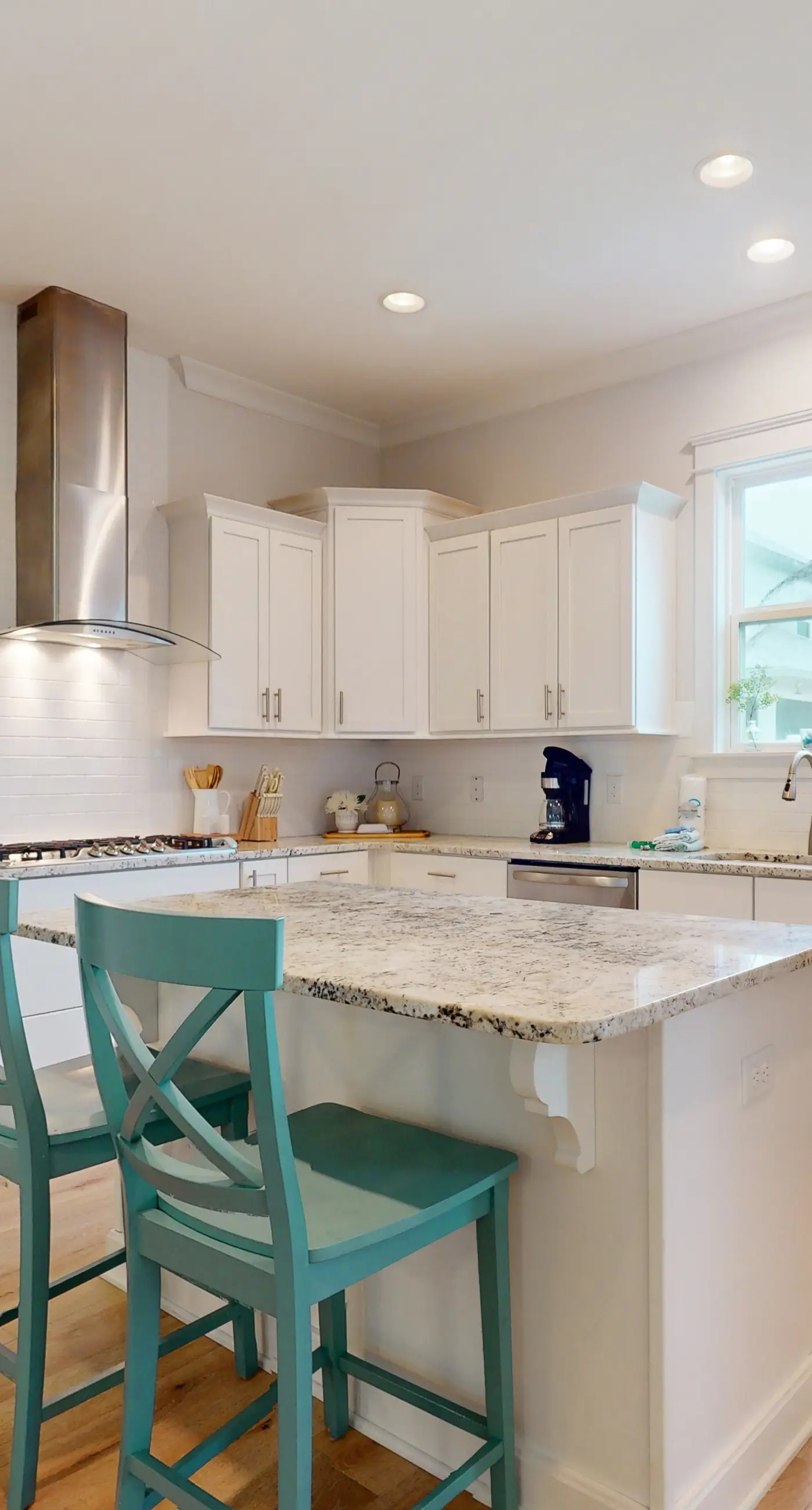 Brand-new house on Powell Lake near beach & 30A with pool, W&D, & gym