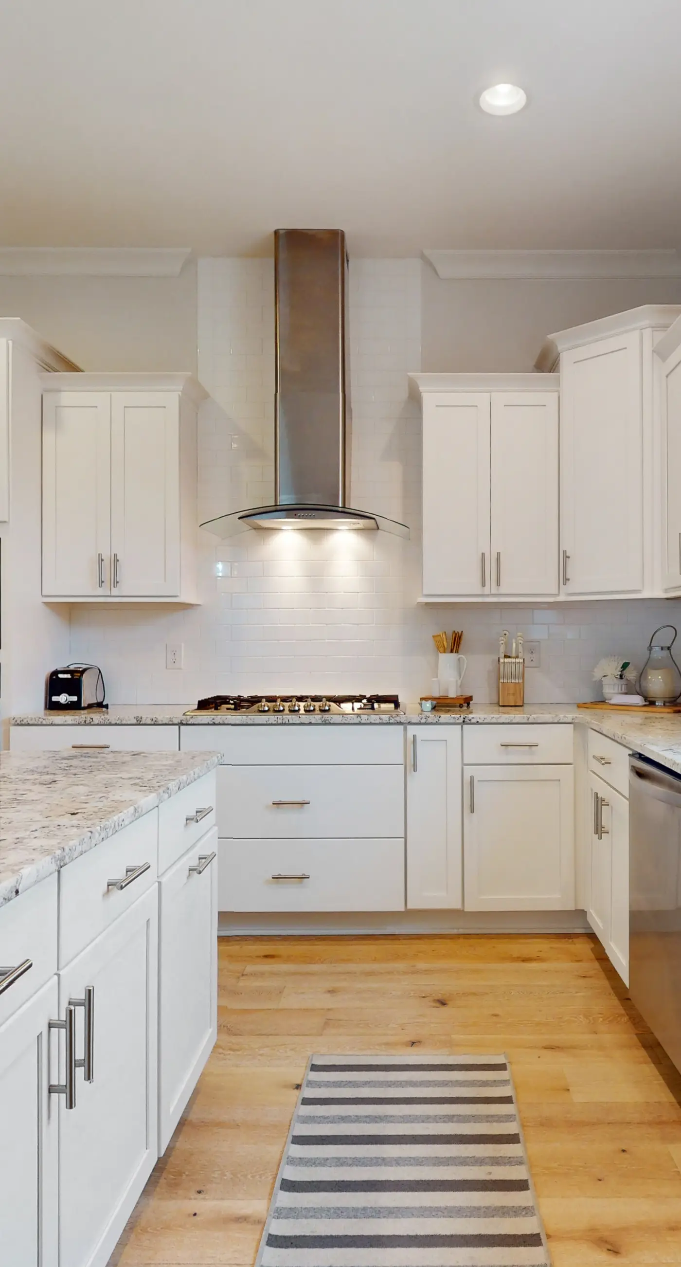 Brand-new house on Powell Lake near beach & 30A with pool, W&D, & gym