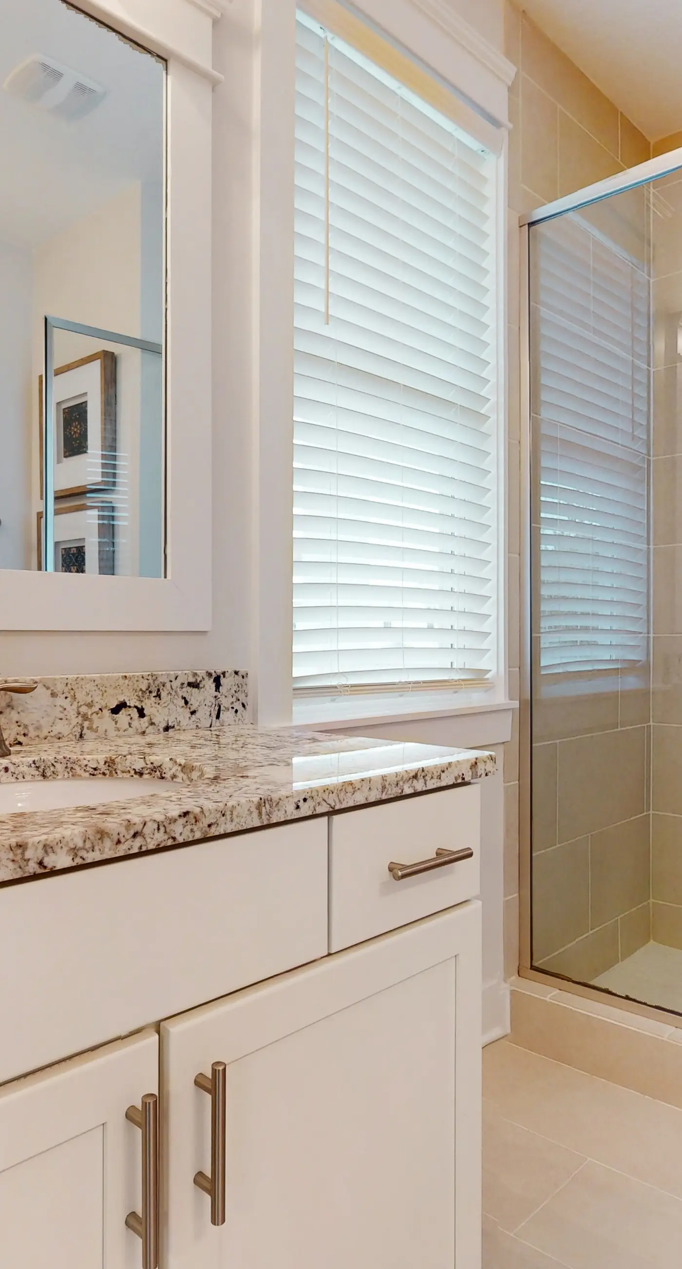 Brand-new house on Powell Lake near beach & 30A with pool, W&D, & gym