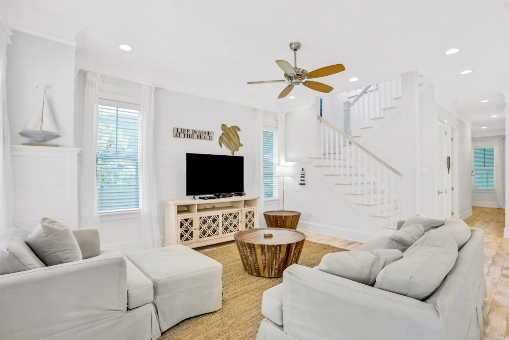 Relaxing getaway outdoor pool access, gym, bikes, central AC, & W&D