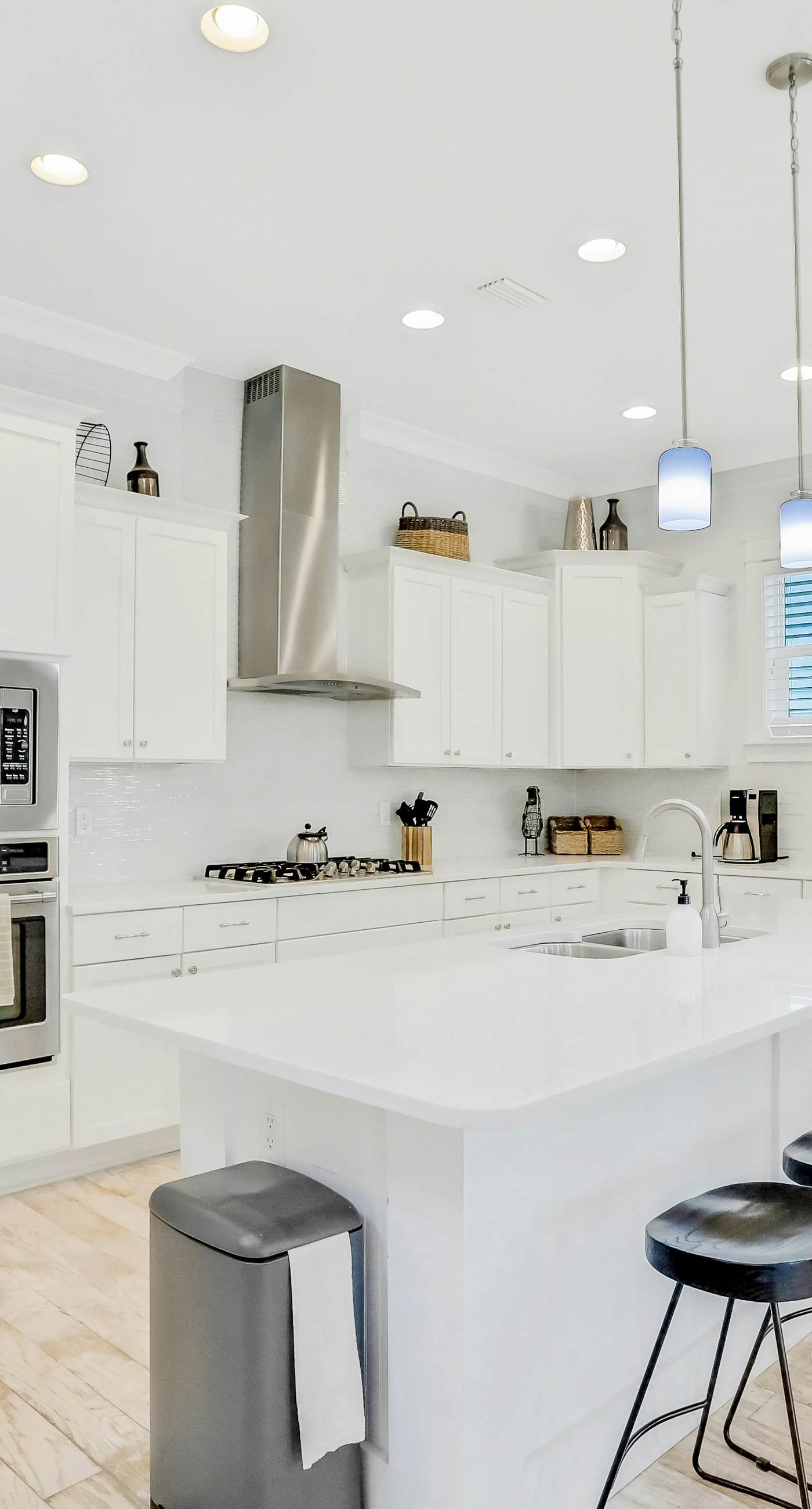 Relaxing getaway outdoor pool access, gym, bikes, central AC, & W&D