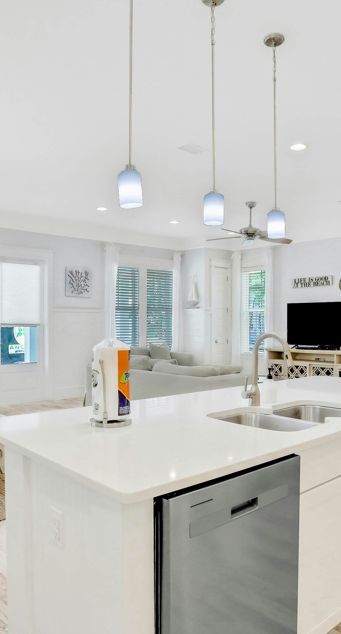 Relaxing getaway outdoor pool access, gym, bikes, central AC, & W&D