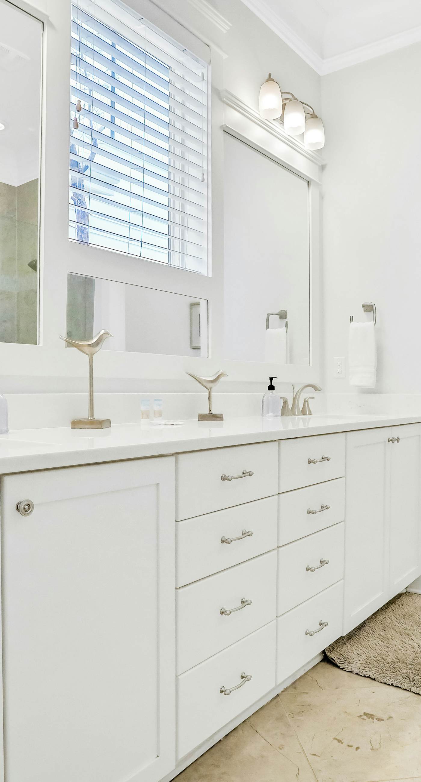 Relaxing getaway outdoor pool access, gym, bikes, central AC, & W&D