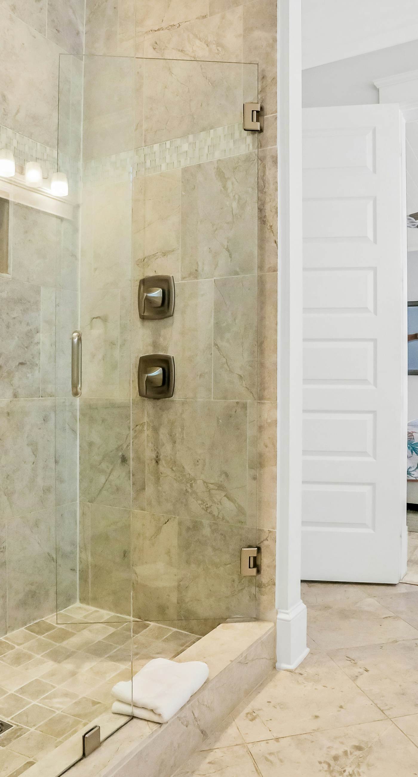 Relaxing getaway outdoor pool access, gym, bikes, central AC, & W&D