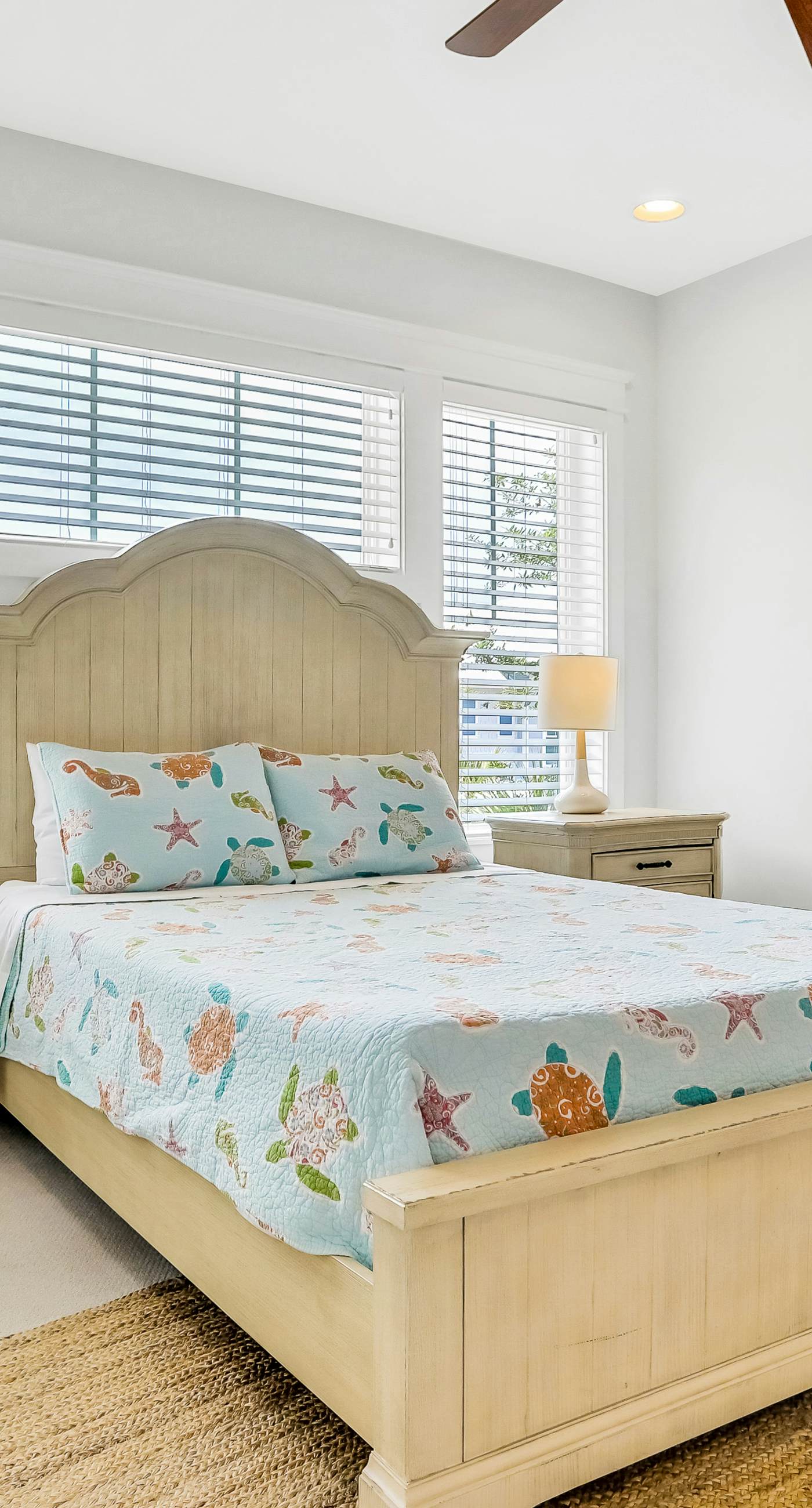 Relaxing getaway outdoor pool access, gym, bikes, central AC, & W&D