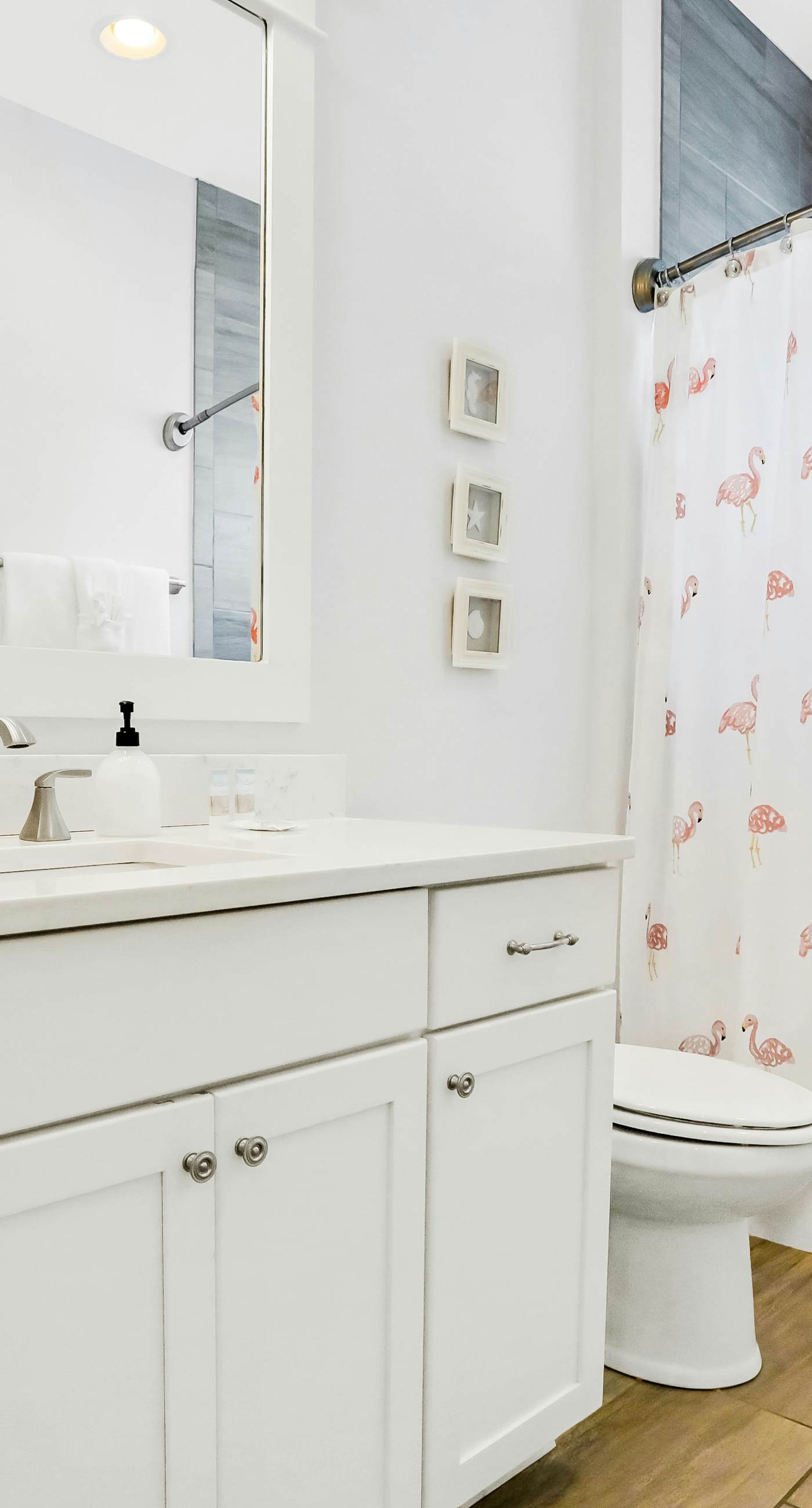 Relaxing getaway outdoor pool access, gym, bikes, central AC, & W&D