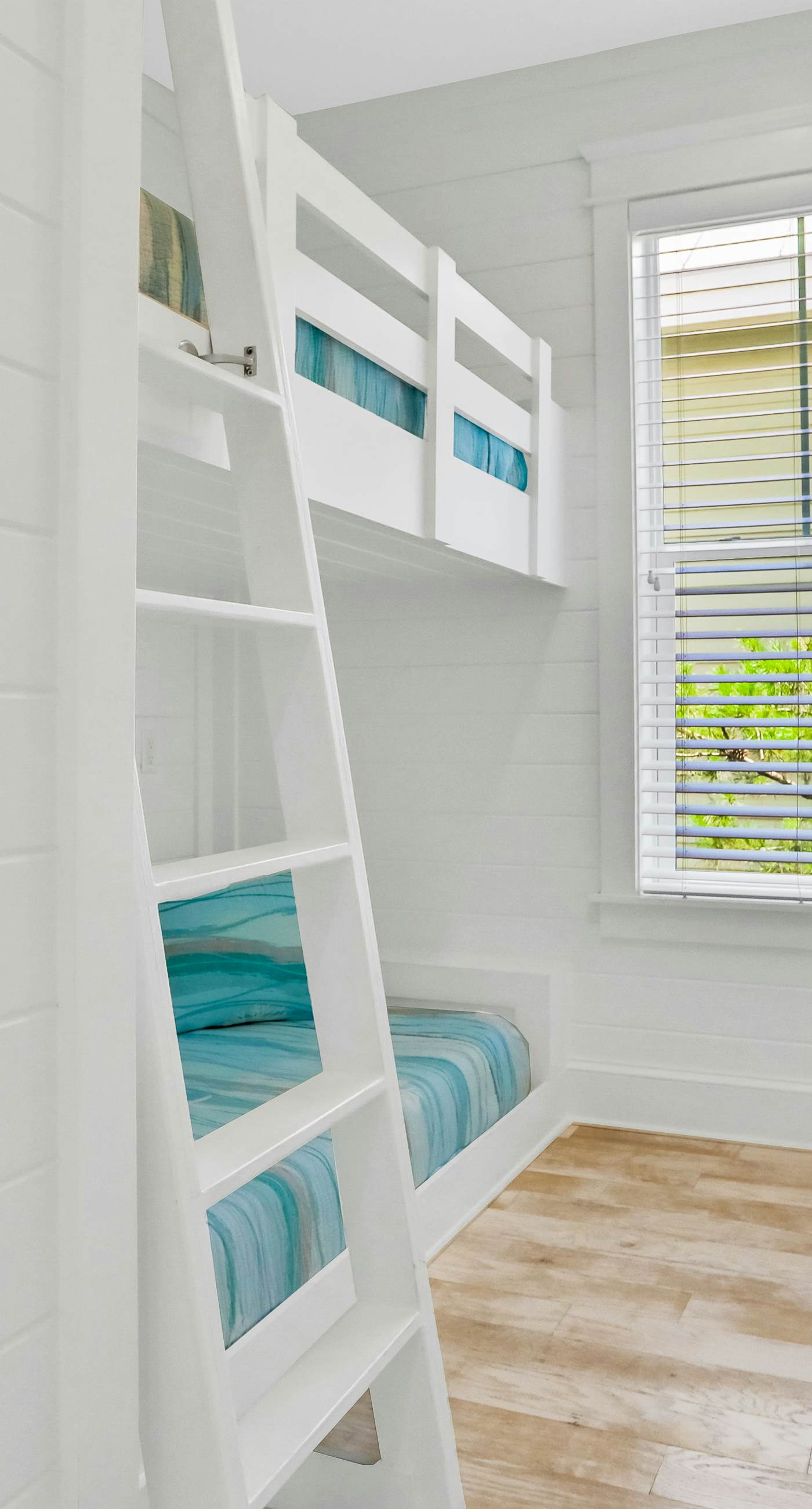 Relaxing getaway outdoor pool access, gym, bikes, central AC, & W&D