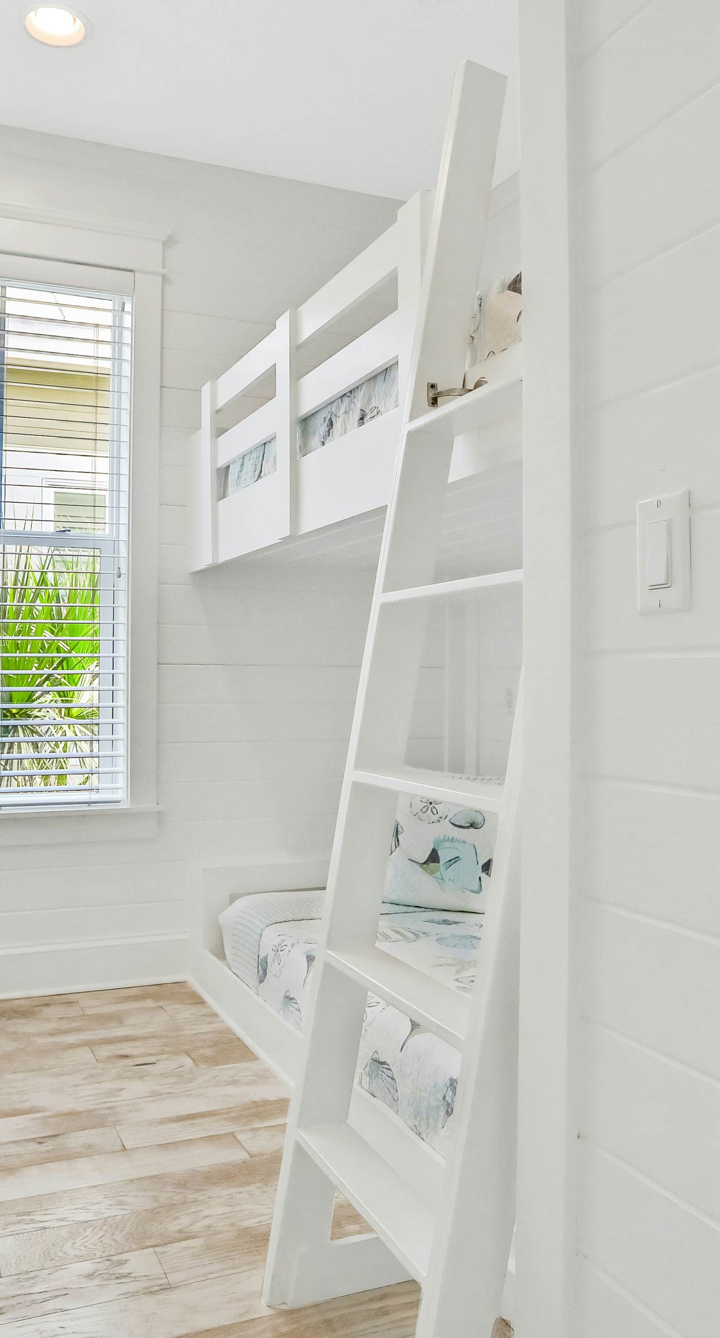 Relaxing getaway outdoor pool access, gym, bikes, central AC, & W&D