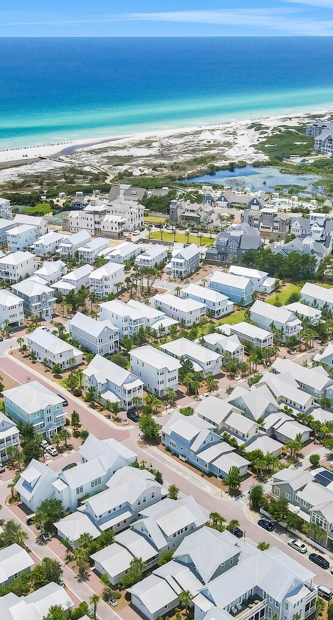 Relaxing getaway outdoor pool access, gym, bikes, central AC, & W&D