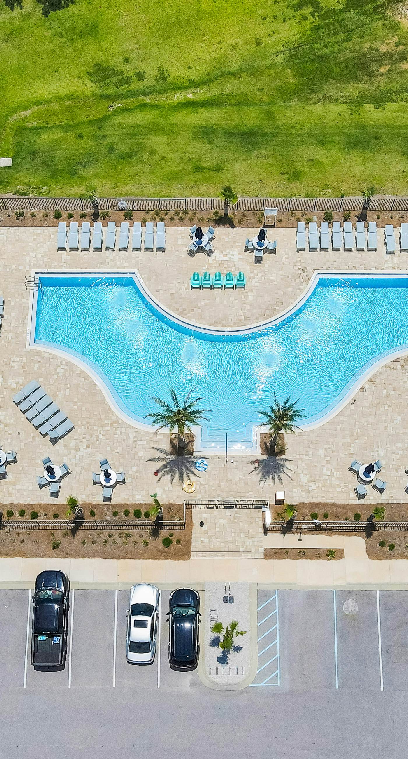 Relaxing getaway outdoor pool access, gym, bikes, central AC, & W&D