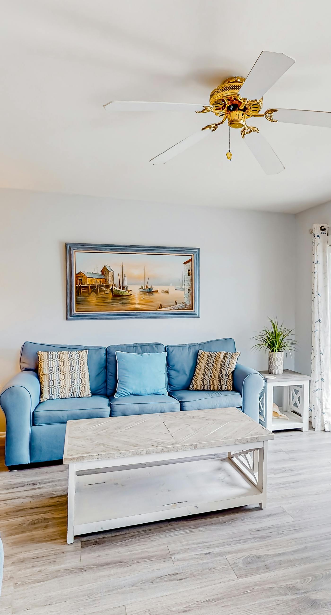 Santa Rosa retreat steps from private beach with pool & balcony