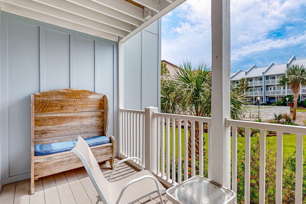 Santa Rosa retreat steps from private beach with pool & balcony