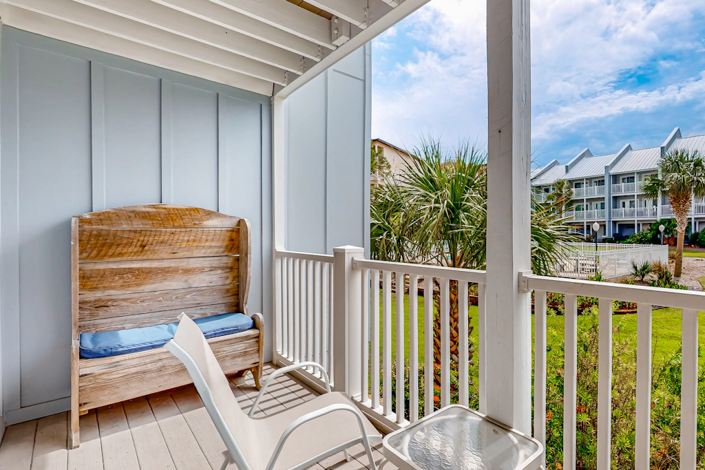 Santa Rosa retreat steps from private beach with pool & balcony