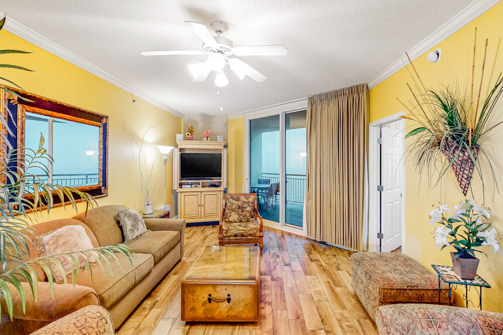 12th-floor Gulf-front condo with amazing views, pools, gym & hot tub