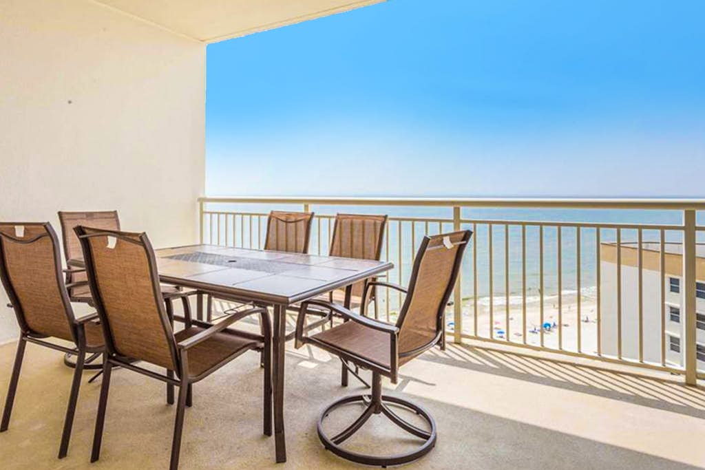 12th-floor Gulf-front condo with amazing views, pools, gym & hot tub