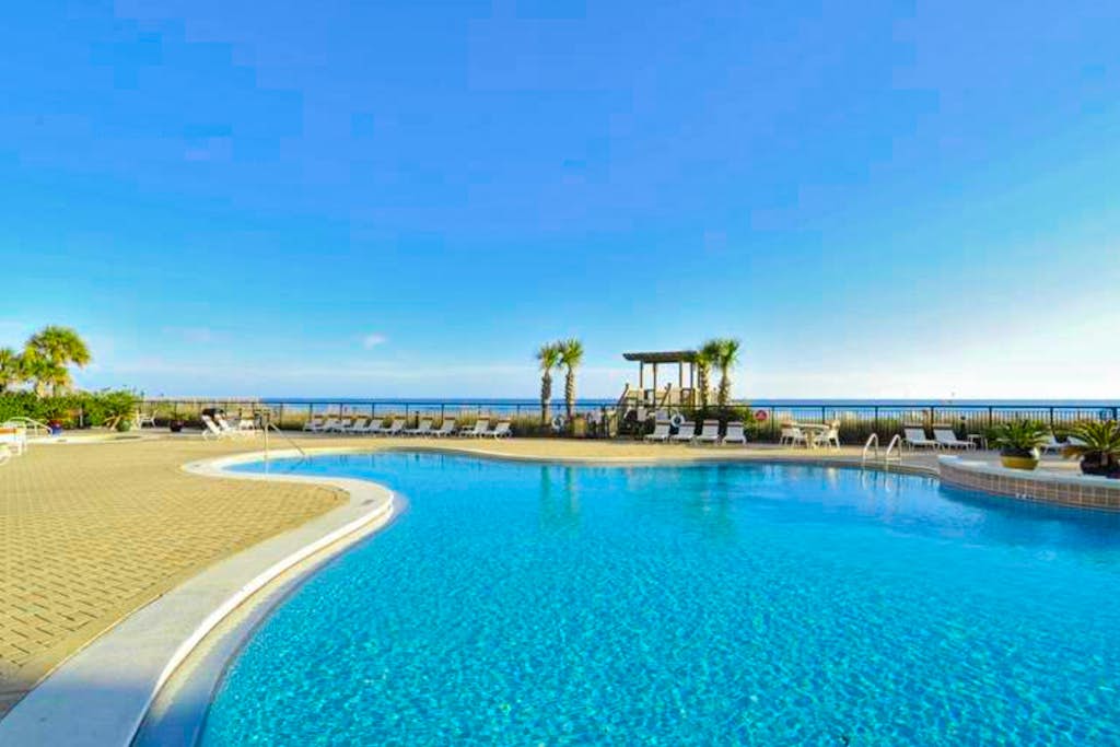 12th-floor Gulf-front condo with amazing views, pools, gym & hot tub
