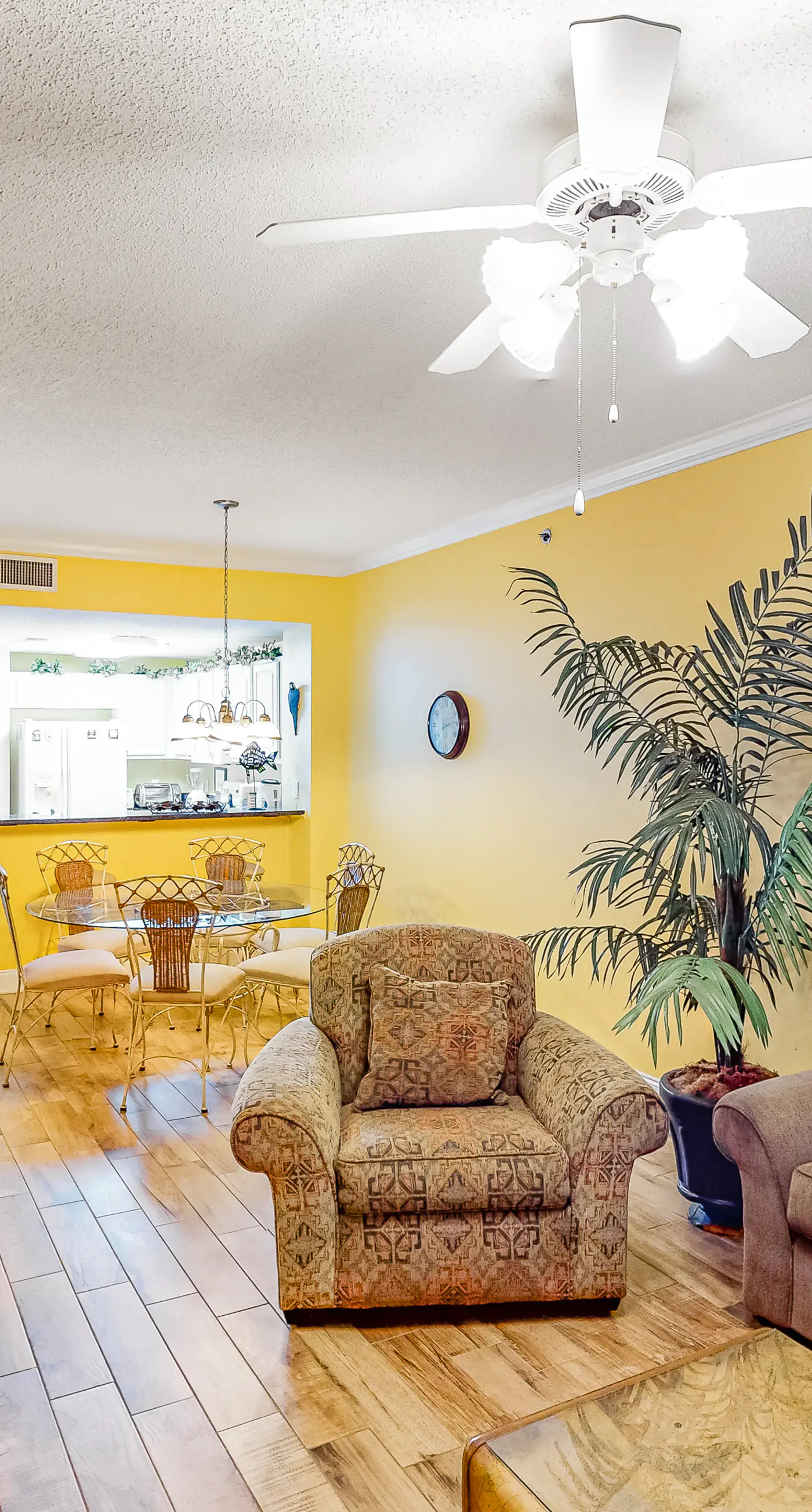 12th-floor Gulf-front condo with amazing views, pools, gym & hot tub