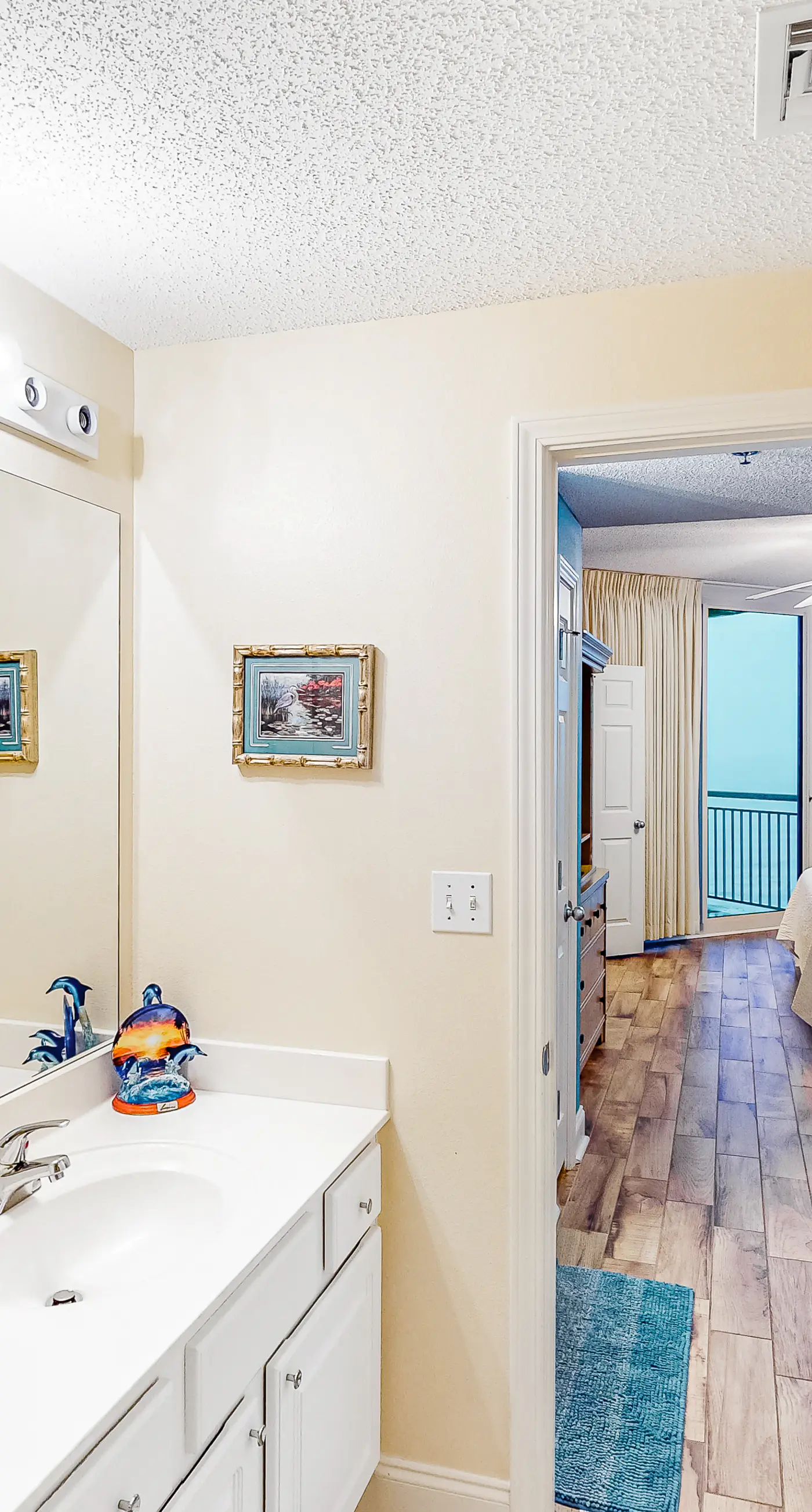 12th-floor Gulf-front condo with amazing views, pools, gym & hot tub