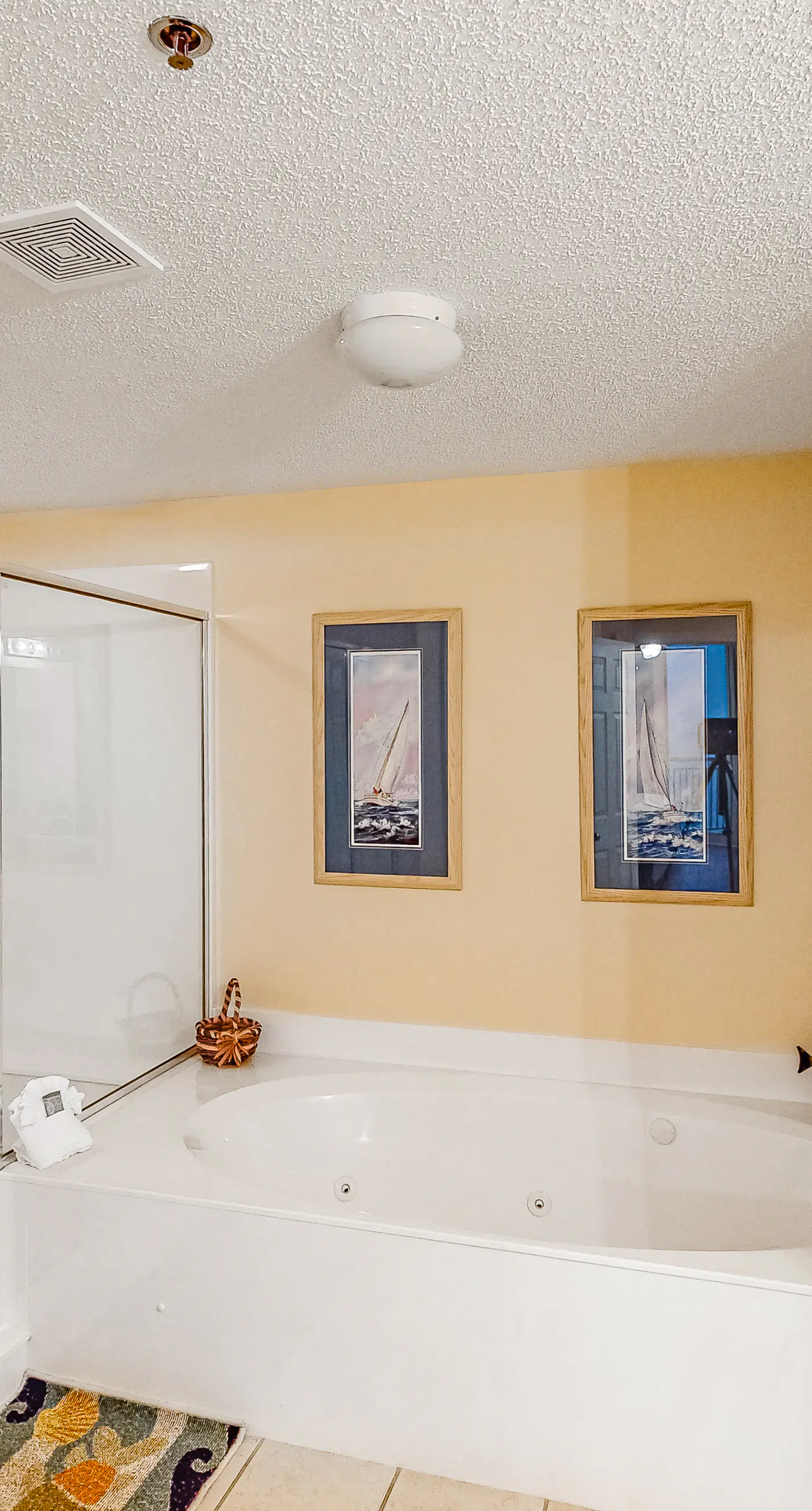 12th-floor Gulf-front condo with amazing views, pools, gym & hot tub