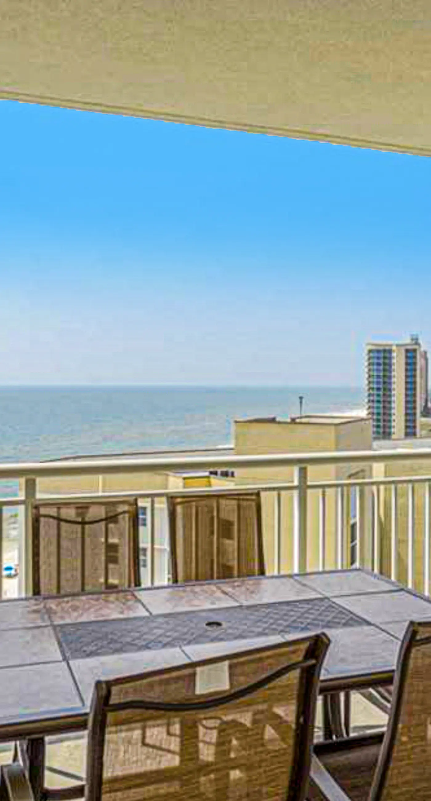12th-floor Gulf-front condo with amazing views, pools, gym & hot tub