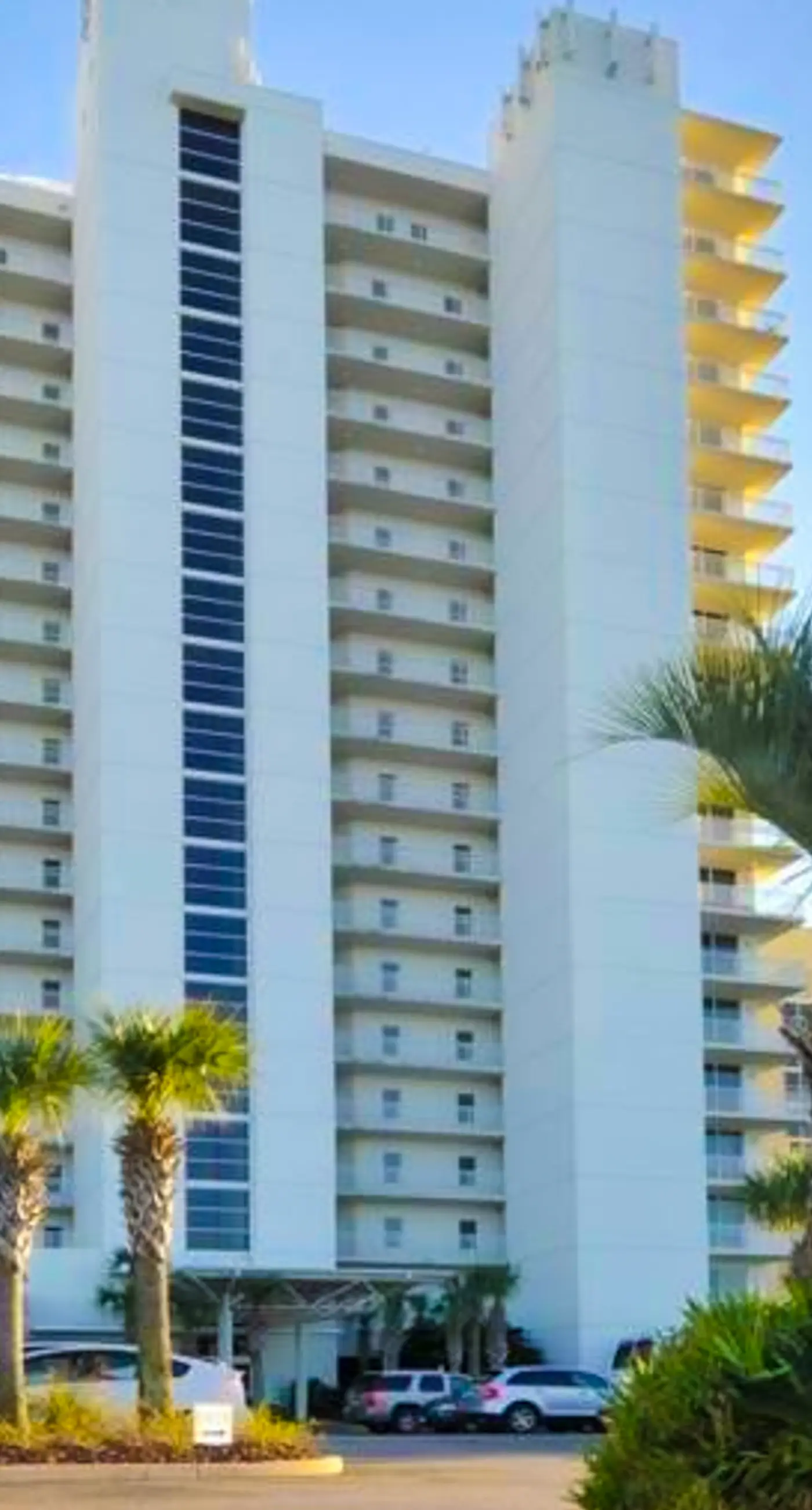 12th-floor Gulf-front condo with amazing views, pools, gym & hot tub