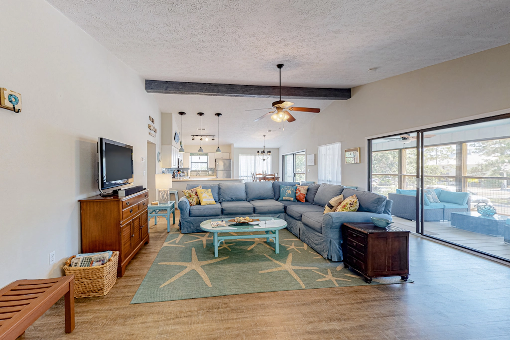 Dog-Friendly Home with Shared Pool, High-Speed WiFi, Washer&Dryer, & Central AC