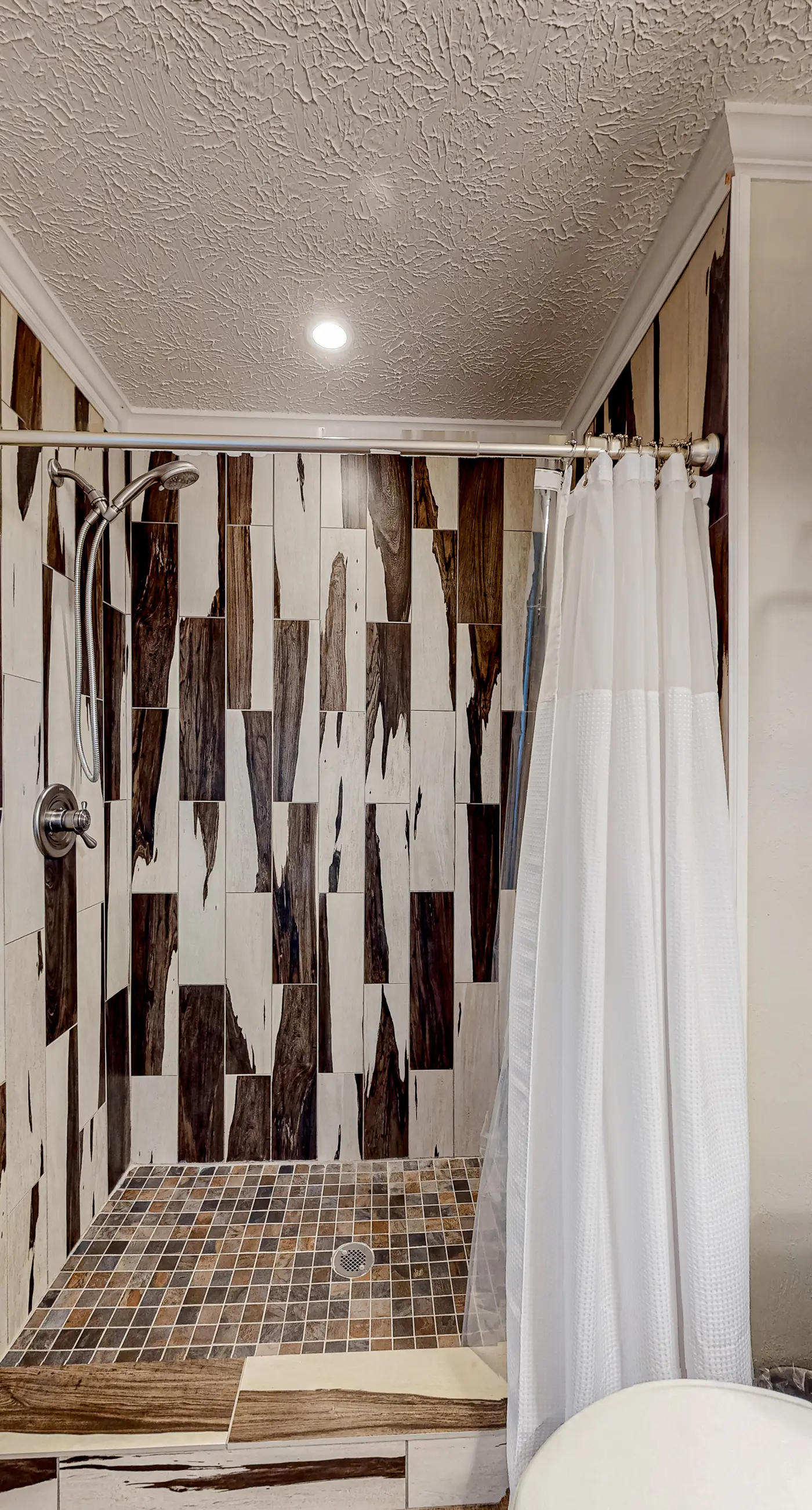 Dog-Friendly Home with Shared Pool, High-Speed WiFi, Washer/Dryer, & Central AC