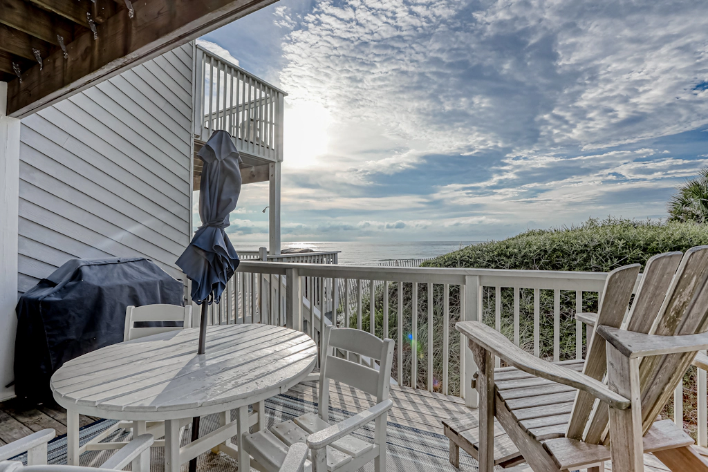 Gulf-front townhome with gorgeous beach access, 4 Gulf-view decks, shared pools