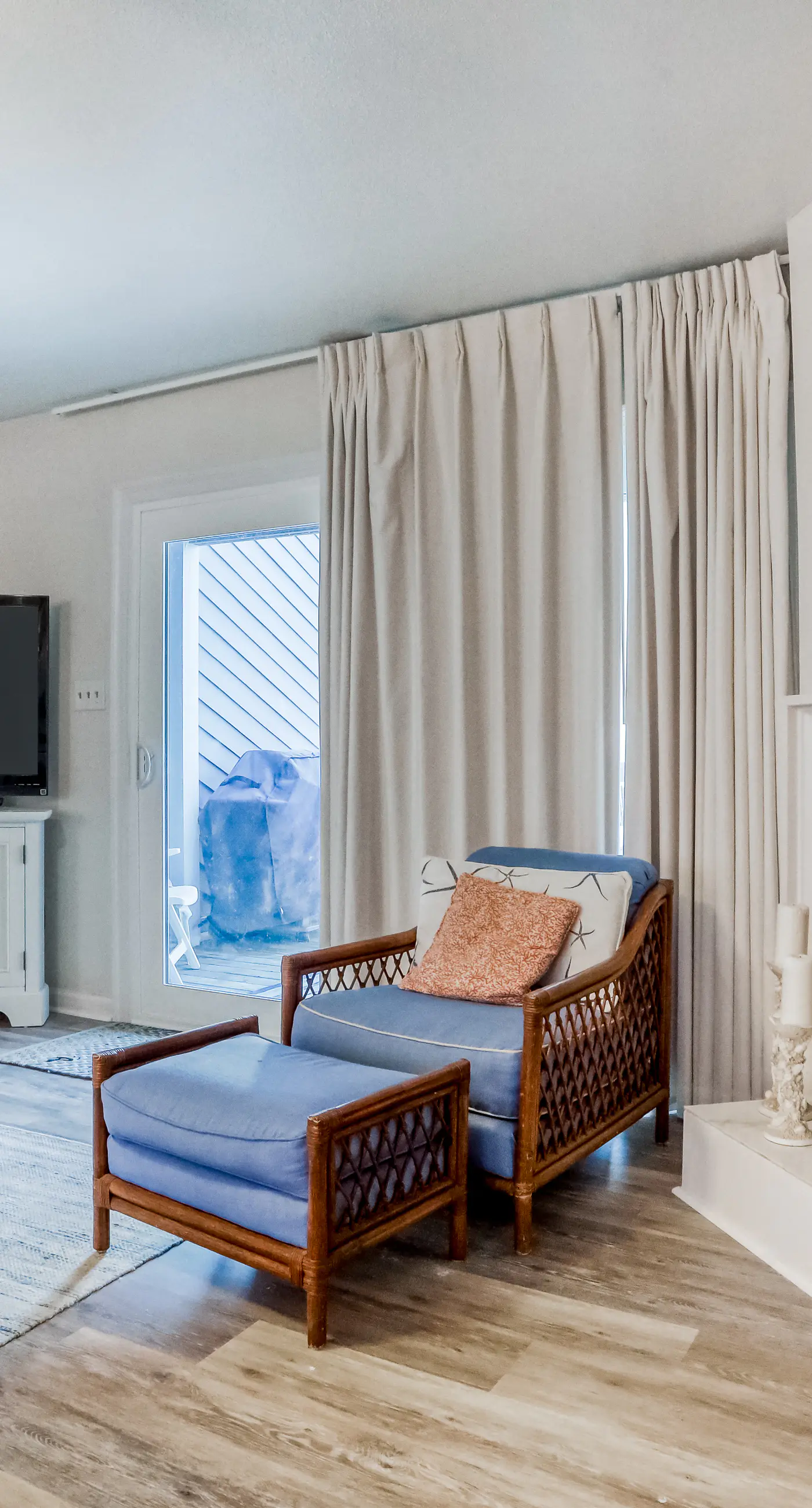 Gulf-front townhome with gorgeous beach access, 4 Gulf-view decks, shared pools