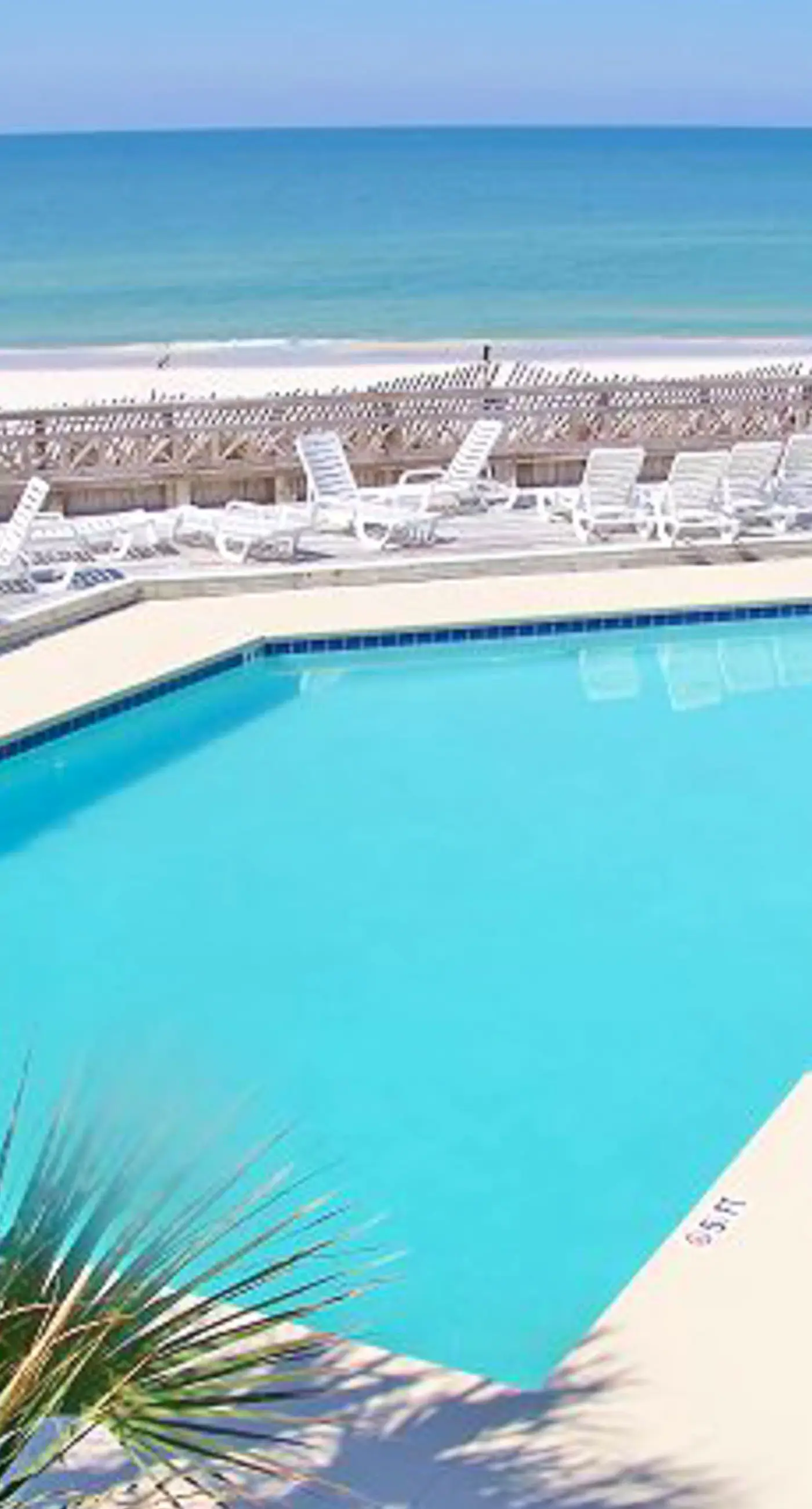 Gulf-front townhome with gorgeous beach access, 4 Gulf-view decks, shared pools