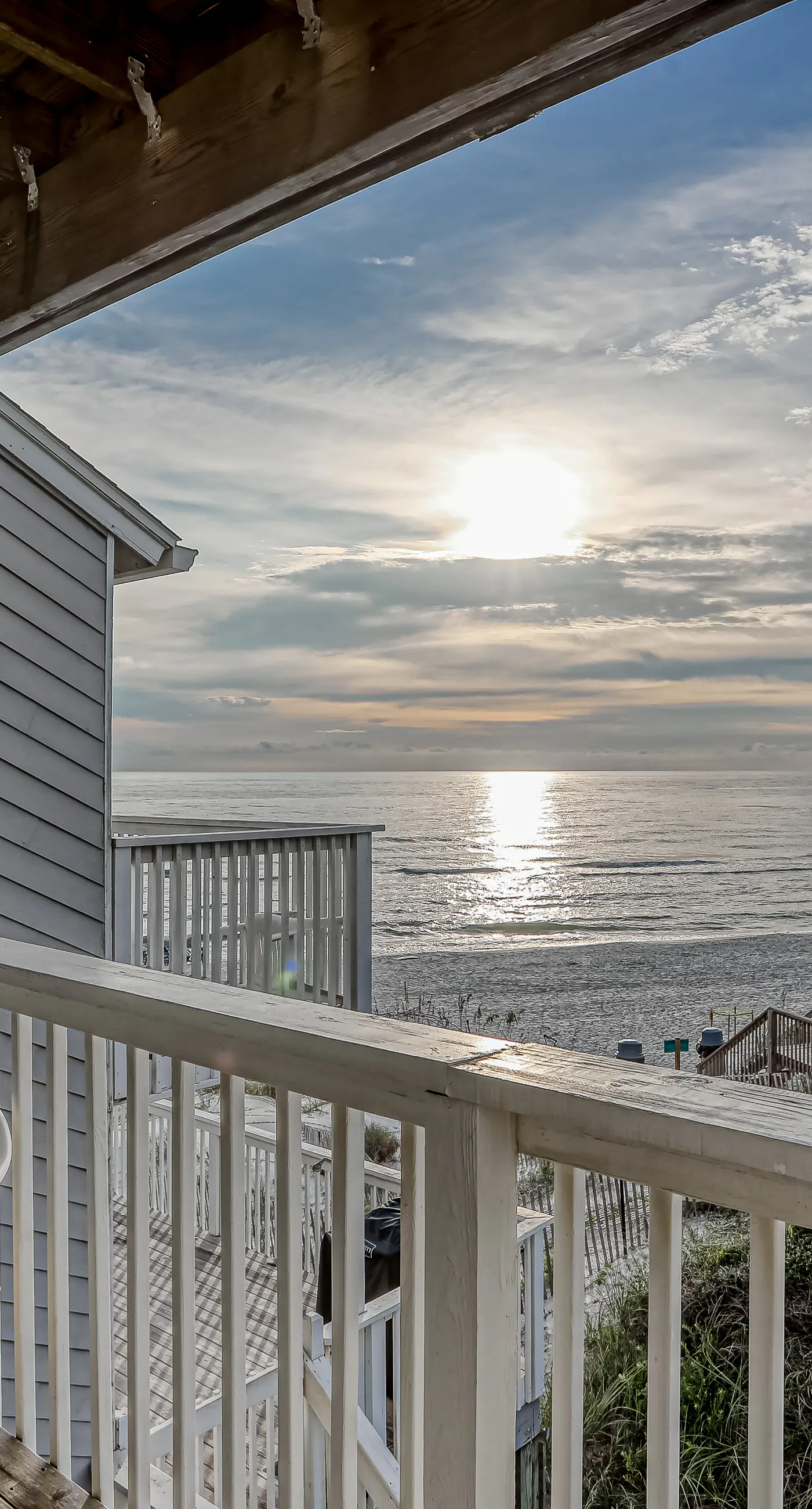 Gulf-front townhome with gorgeous beach access, 4 Gulf-view decks, shared pools
