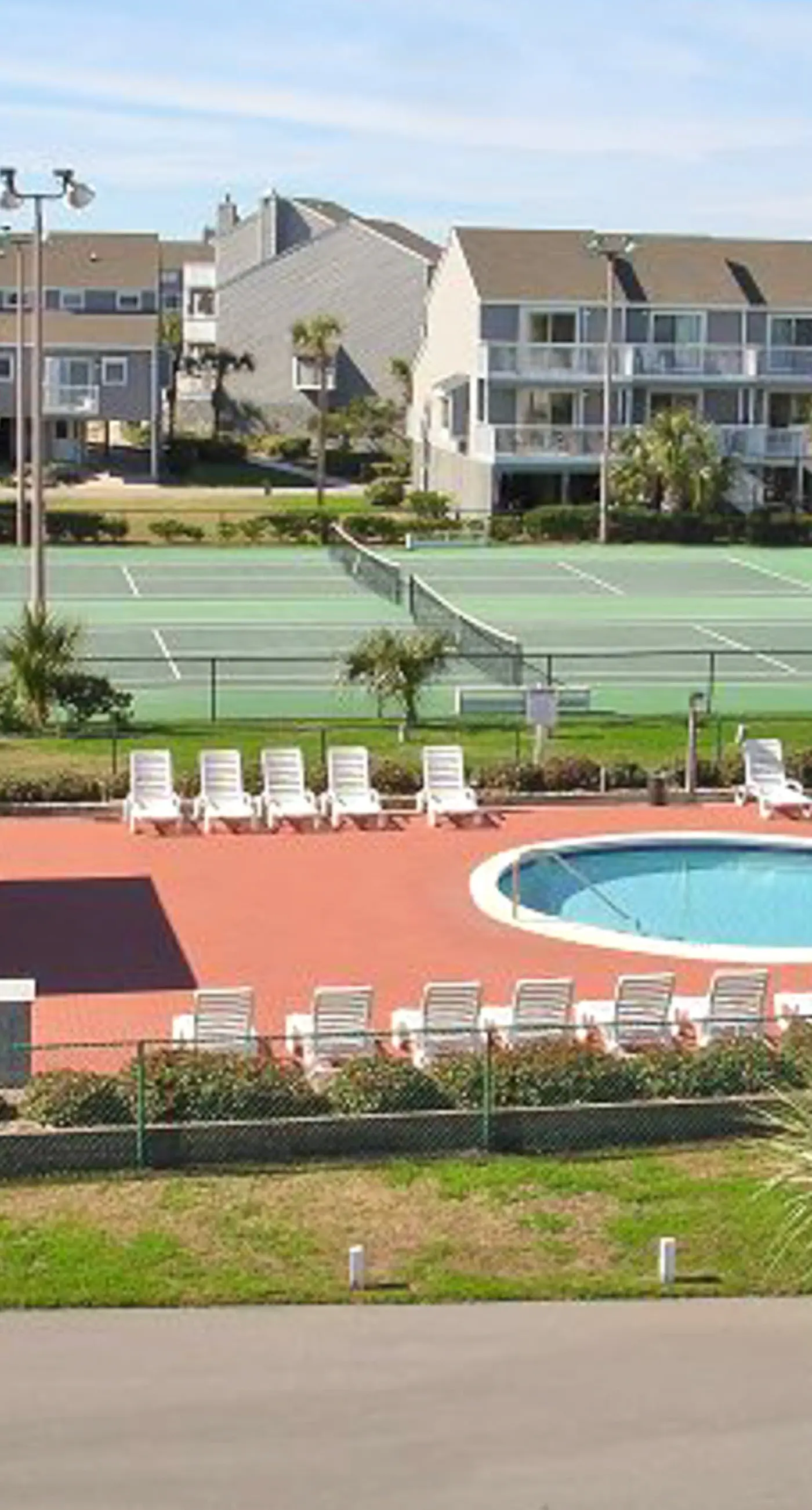 Gulf-front townhome with gorgeous beach access, 4 Gulf-view decks, shared pools