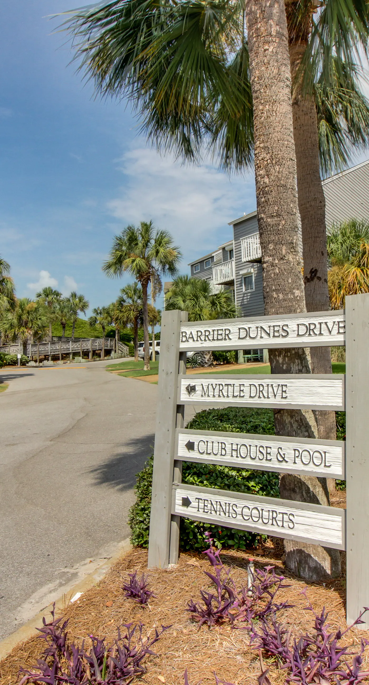 Gulf-front townhome with gorgeous beach access, 4 Gulf-view decks, shared pools