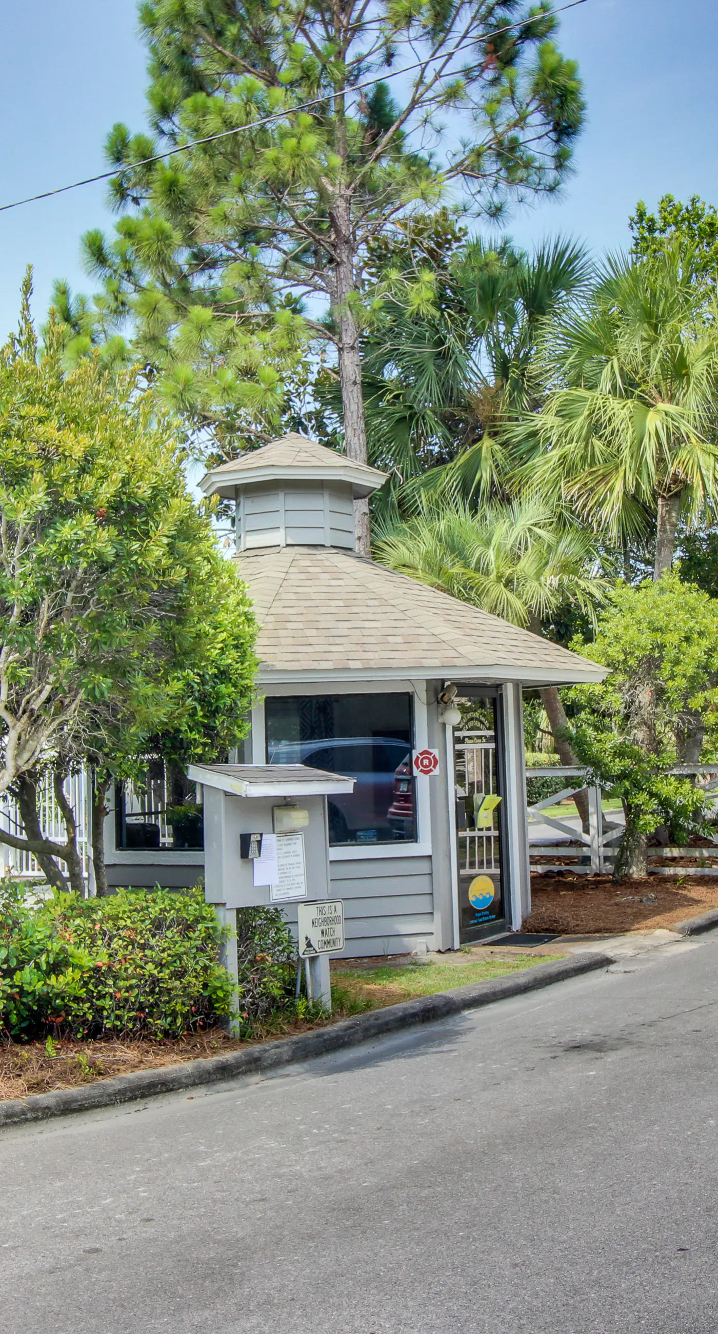 Gulf-front townhome with gorgeous beach access, 4 Gulf-view decks, shared pools